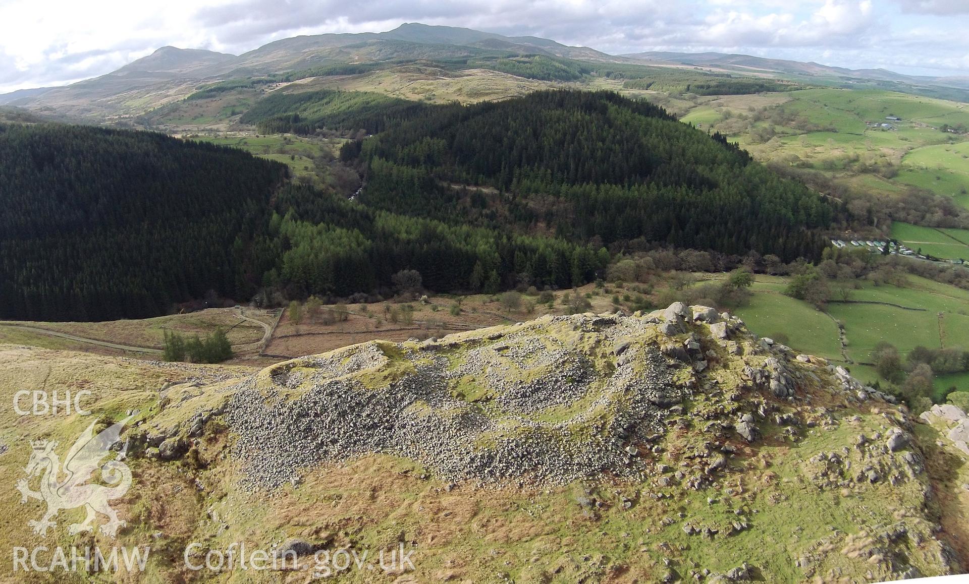 Digital aerial photograph showing Castell Carndochan.