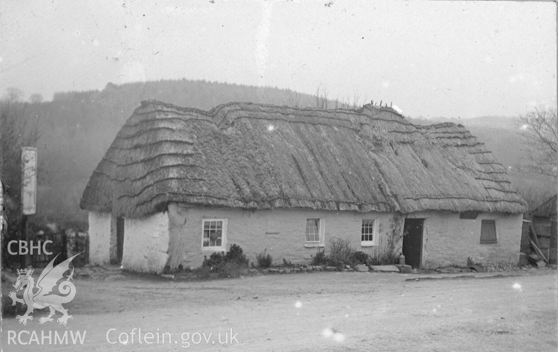 'Mud cottages near Neuadd Lwyd 1910' . Digitised from a photograph album showing views of Aberystwyth and District, produced by David John Saer, school teacher of Aberystwyth. Loaned for copying by Dr Alan Chamberlain.