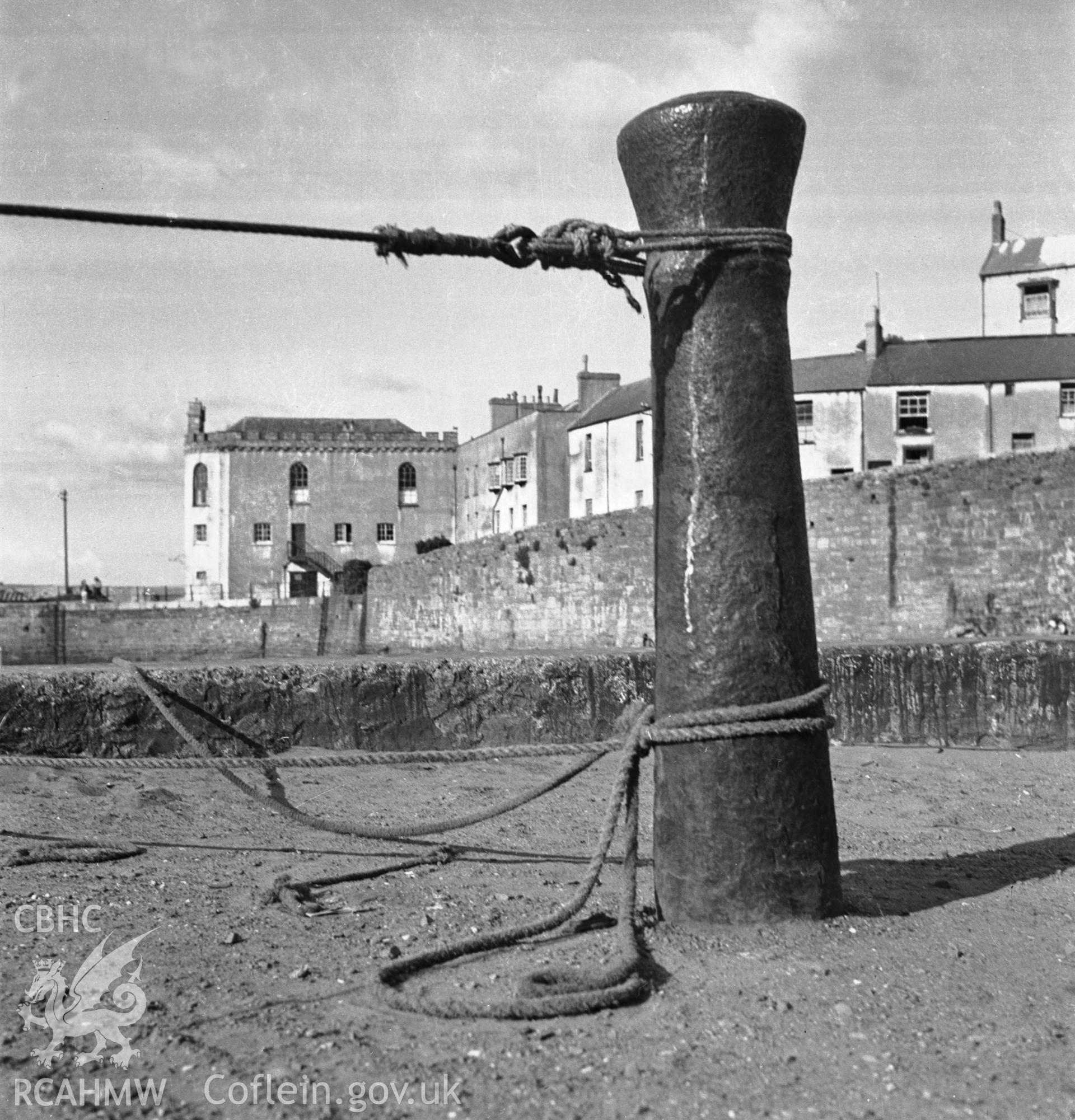 Mooring bollard at Tenby Harbour, possibly a re-used cannon.