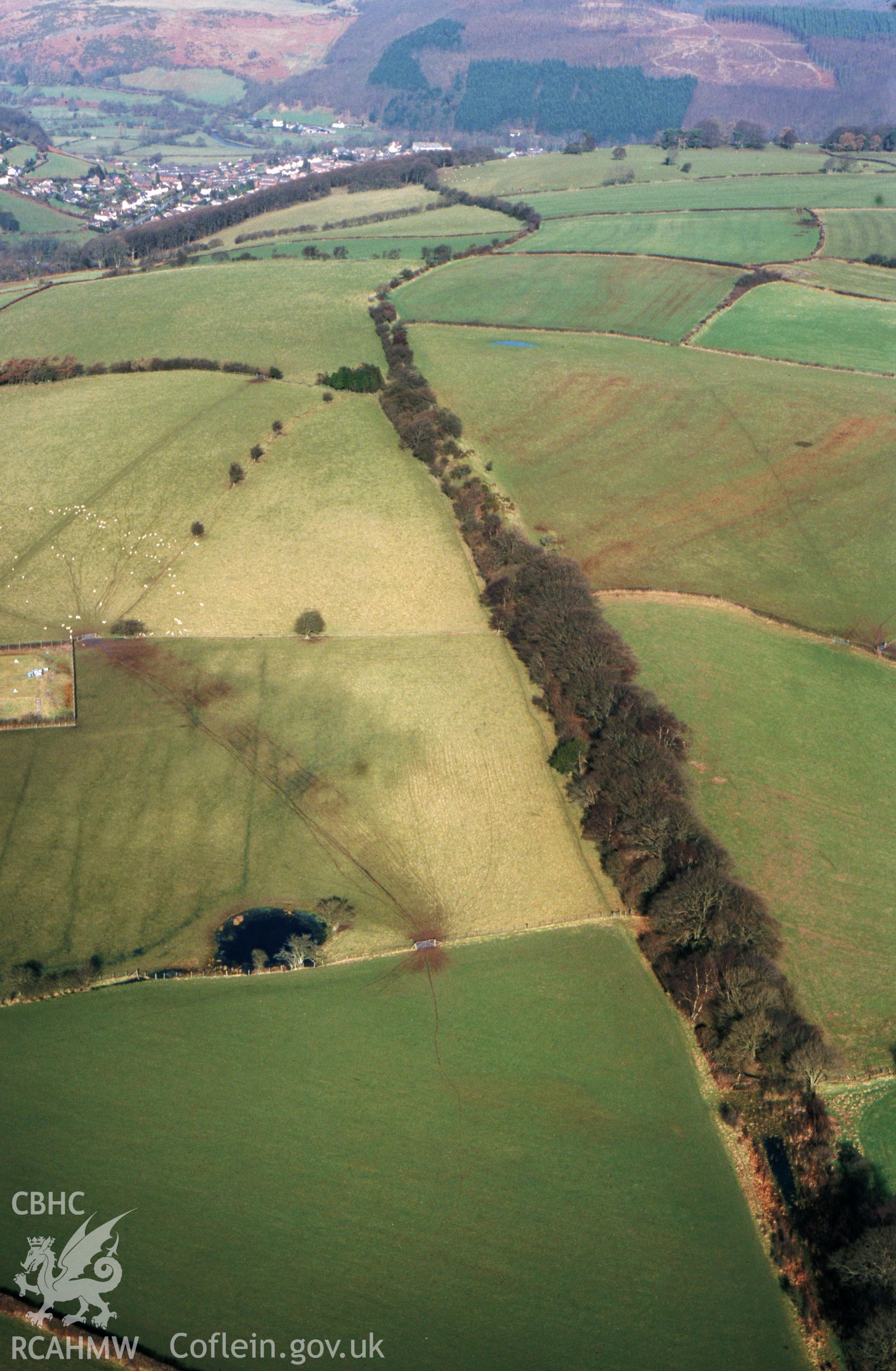 Slide of RCAHMW colour oblique aerial photograph of Offa's Dyke, taken by T.G. Driver, 13/2/2001.