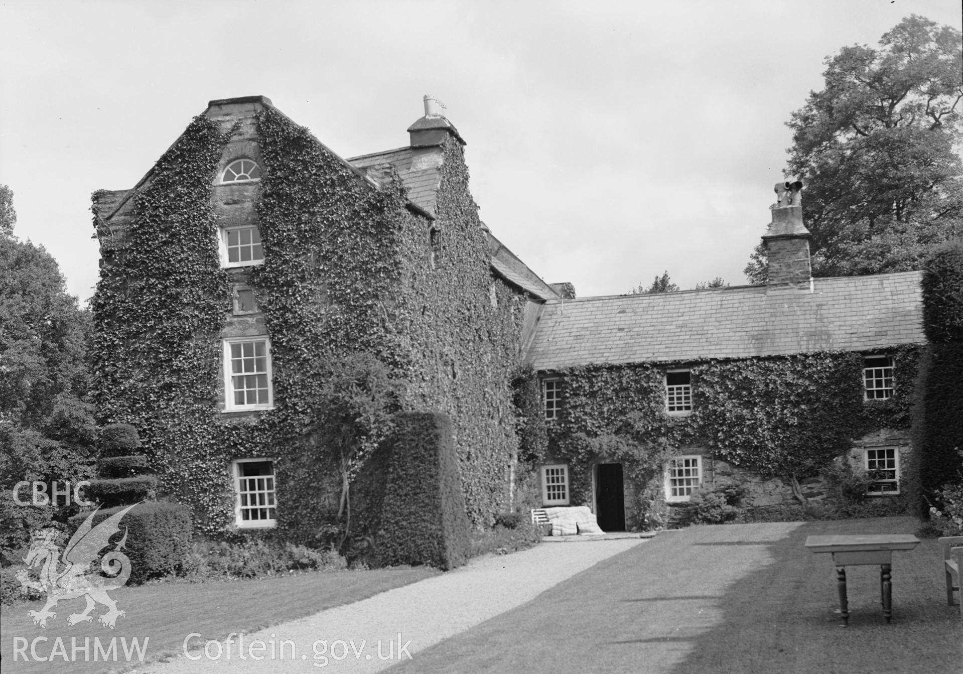 General view of Plas Brondanw.