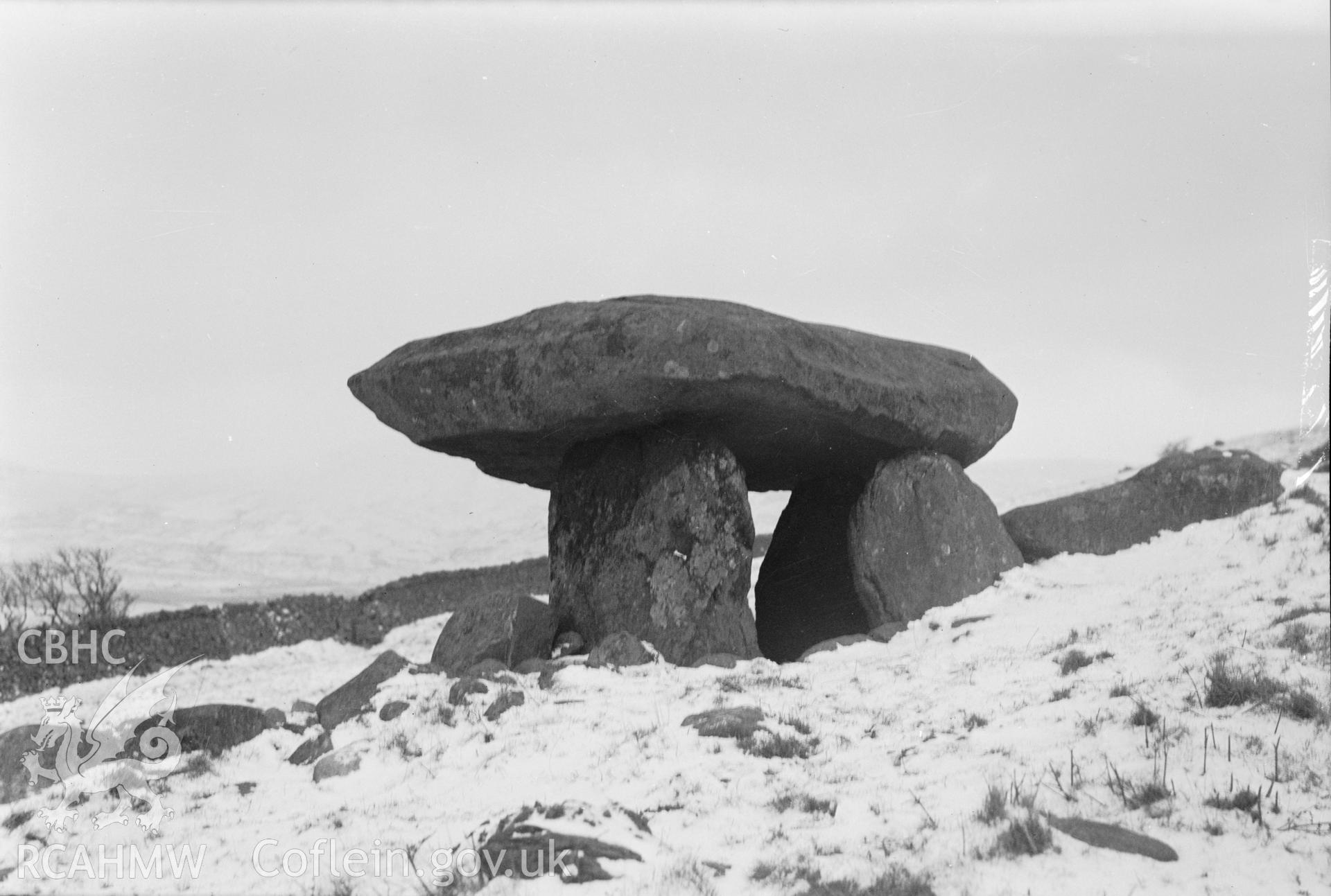 View of Maen y Bardd burial chamber, Caerhun taken in 30.08.1950.