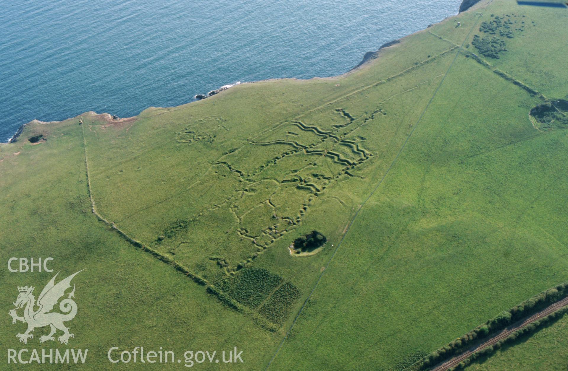 RCAHMW colour oblique aerial photograph of Penally WW1 Practice Trench system. Taken by Toby Driver on 02/09/2002