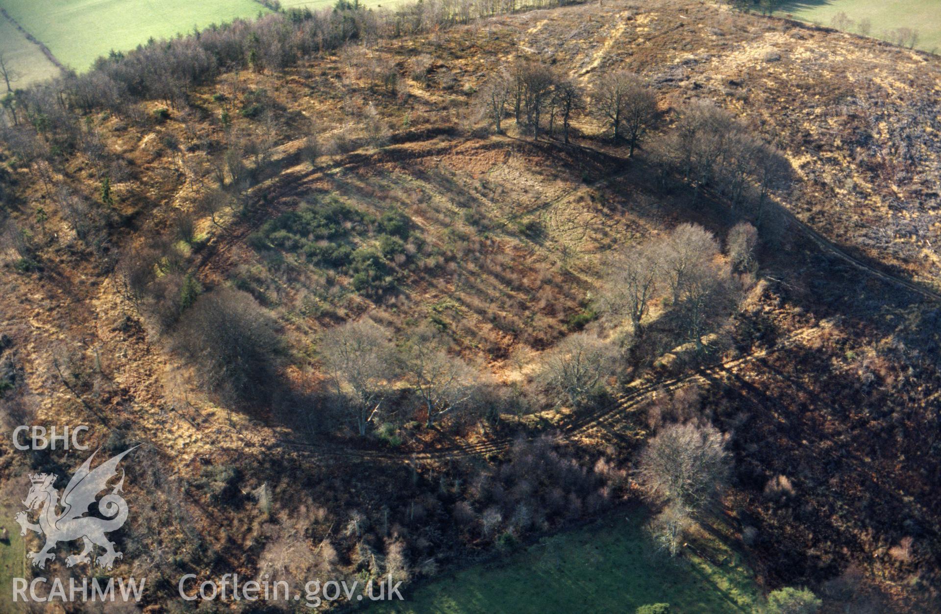 RCAHMW colour slide oblique aerial photograph of Castle Ring, Pen Offa, Old Radnor, taken by C.R.Musson on the 27/12/1996