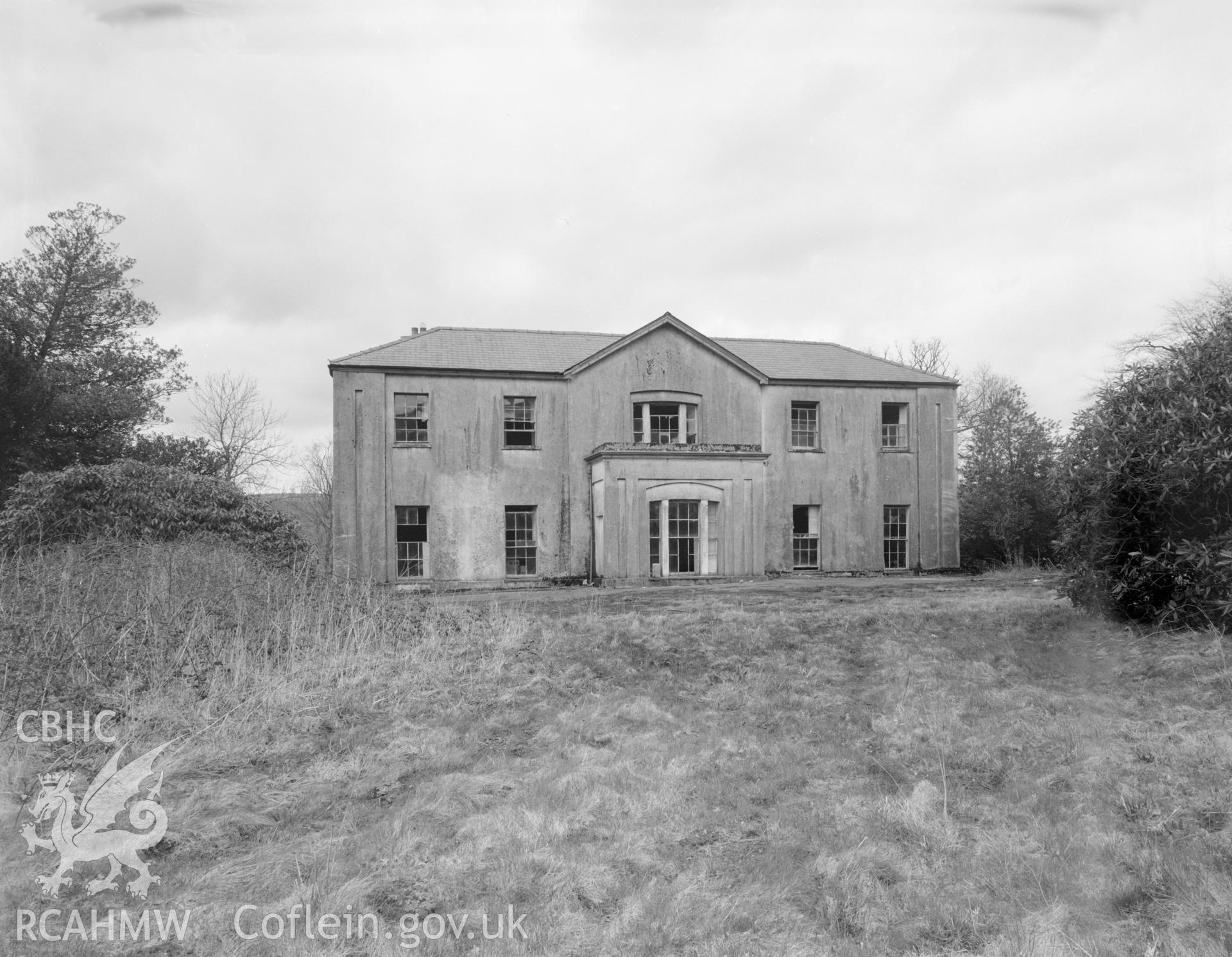 Main elevation view of Brunant.