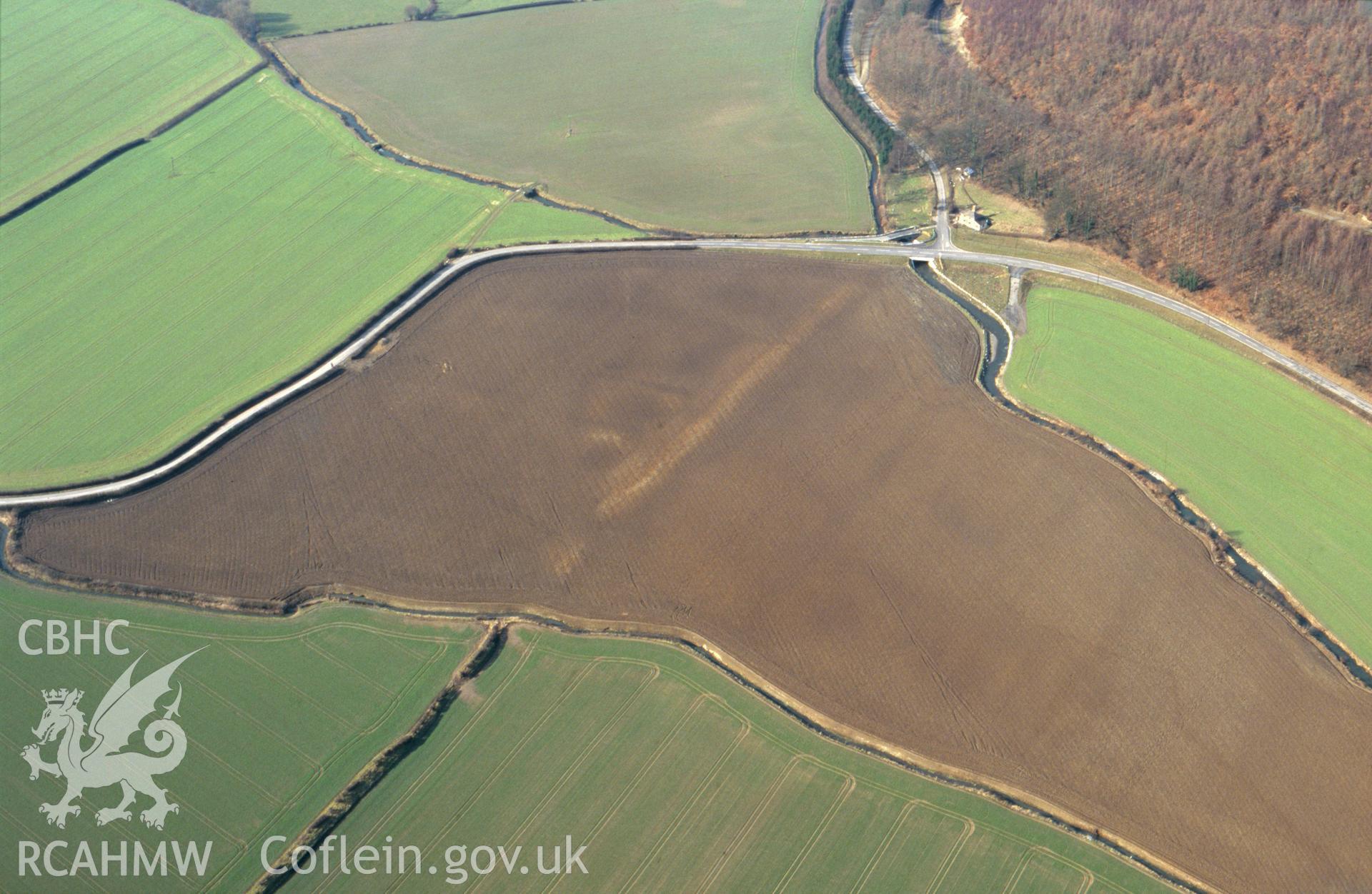 RCAHMW colour slide oblique aerial photograph of possible enclosure at Ditchyeld Bridge, Old Radnor, taken by C.R.Musson on the 28/02/1996