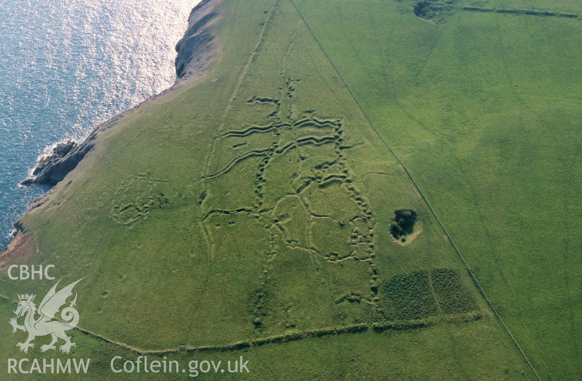 RCAHMW colour oblique aerial photograph of Penally WW1 Practice Trench system. Taken by Toby Driver on 02/09/2002