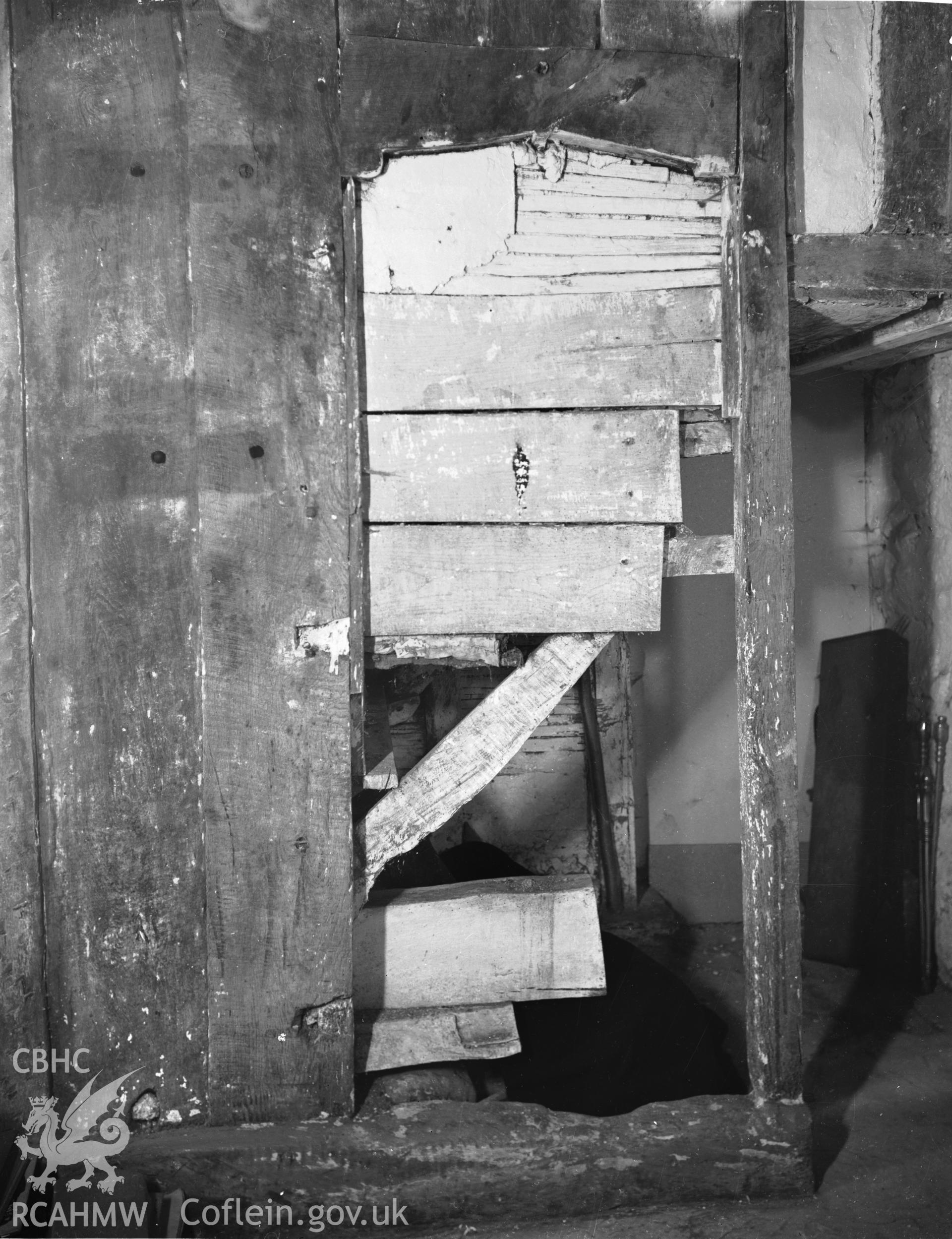 Interior view of Llanerch y Felin, Caerhun showing screen door taken 01.10.1946.