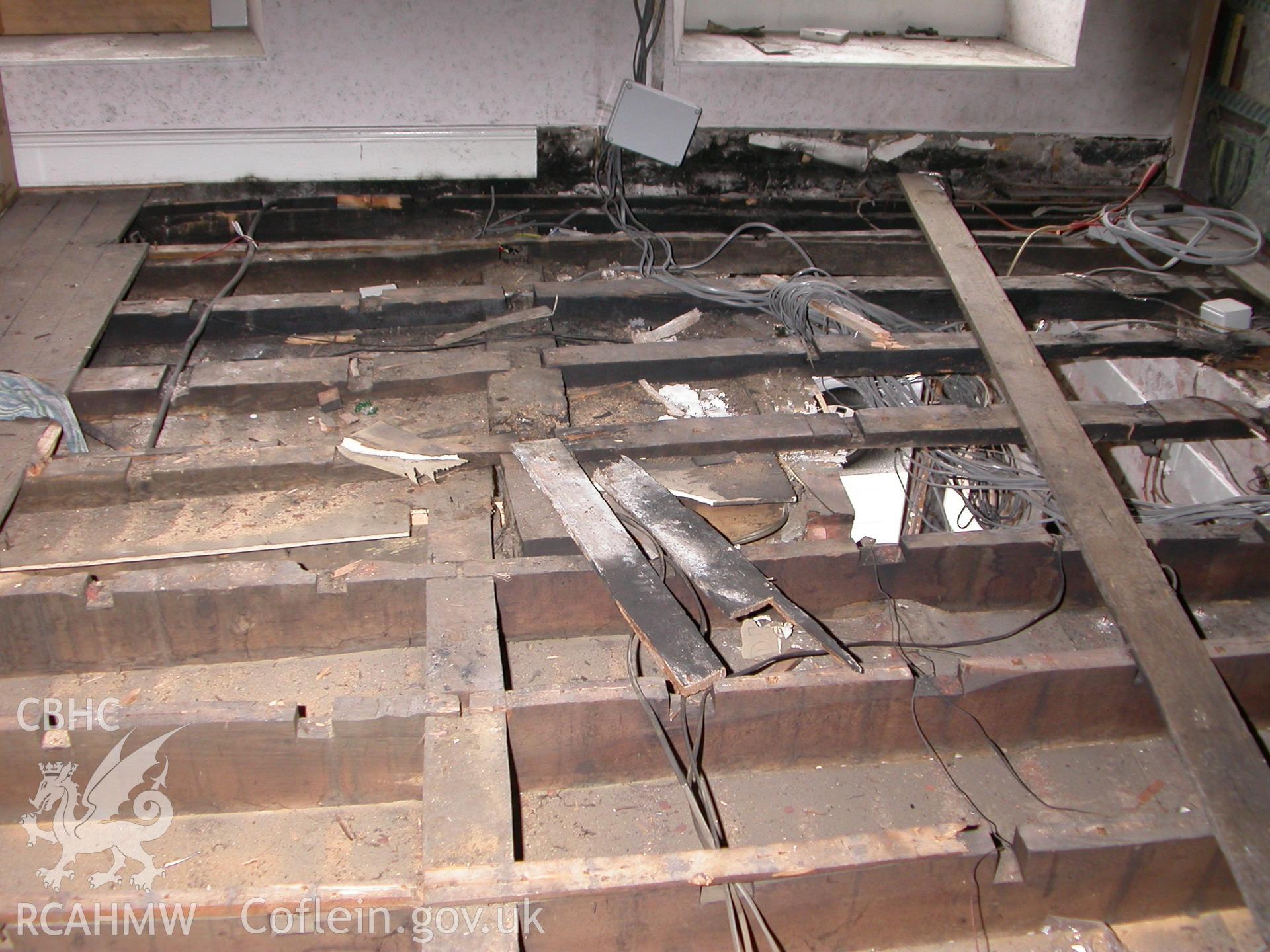 King's Head interior, first-floor joists to front right.