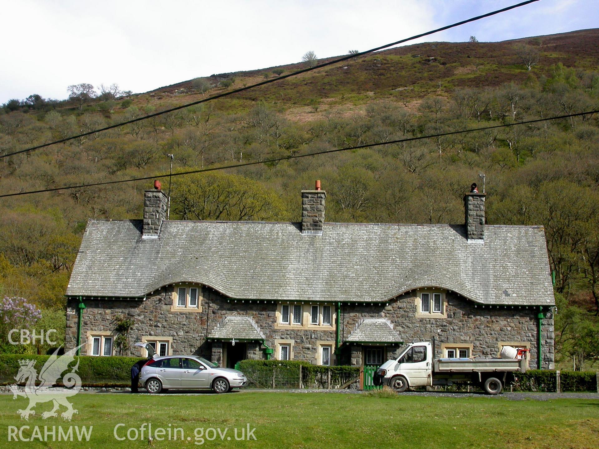 Cottages facing the `village green? from the north-west