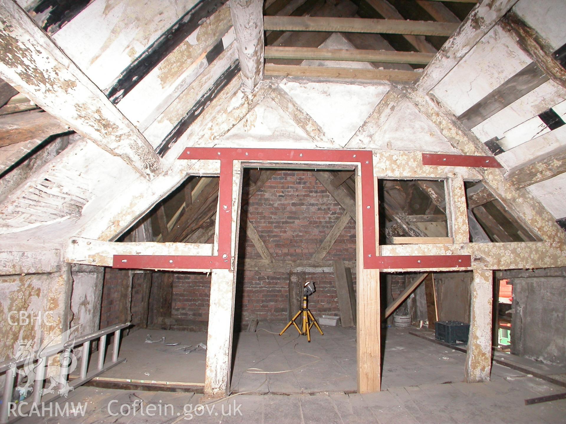 Interior, central truss-partition.