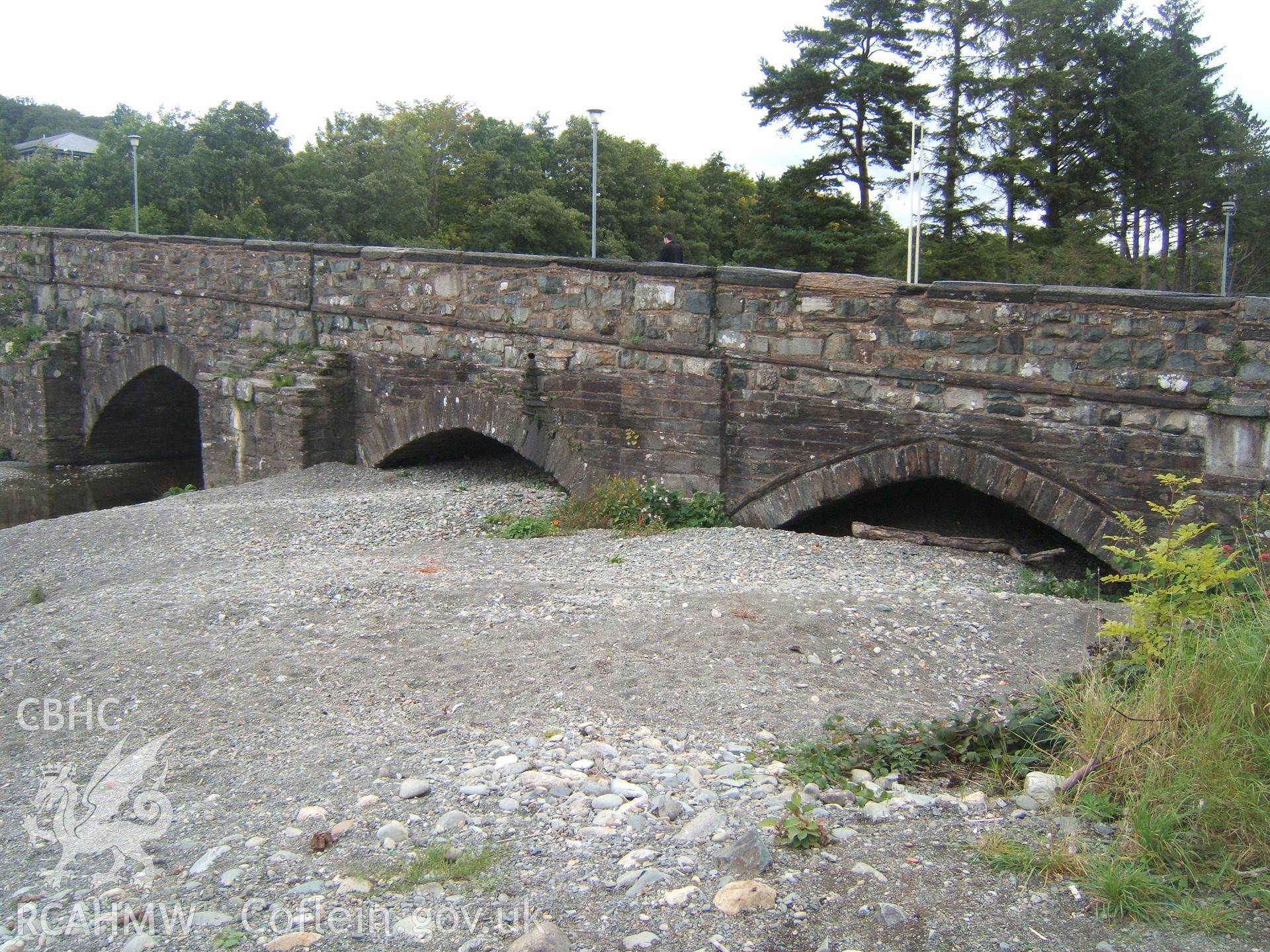 Two early arches at south end of bridge, west side.