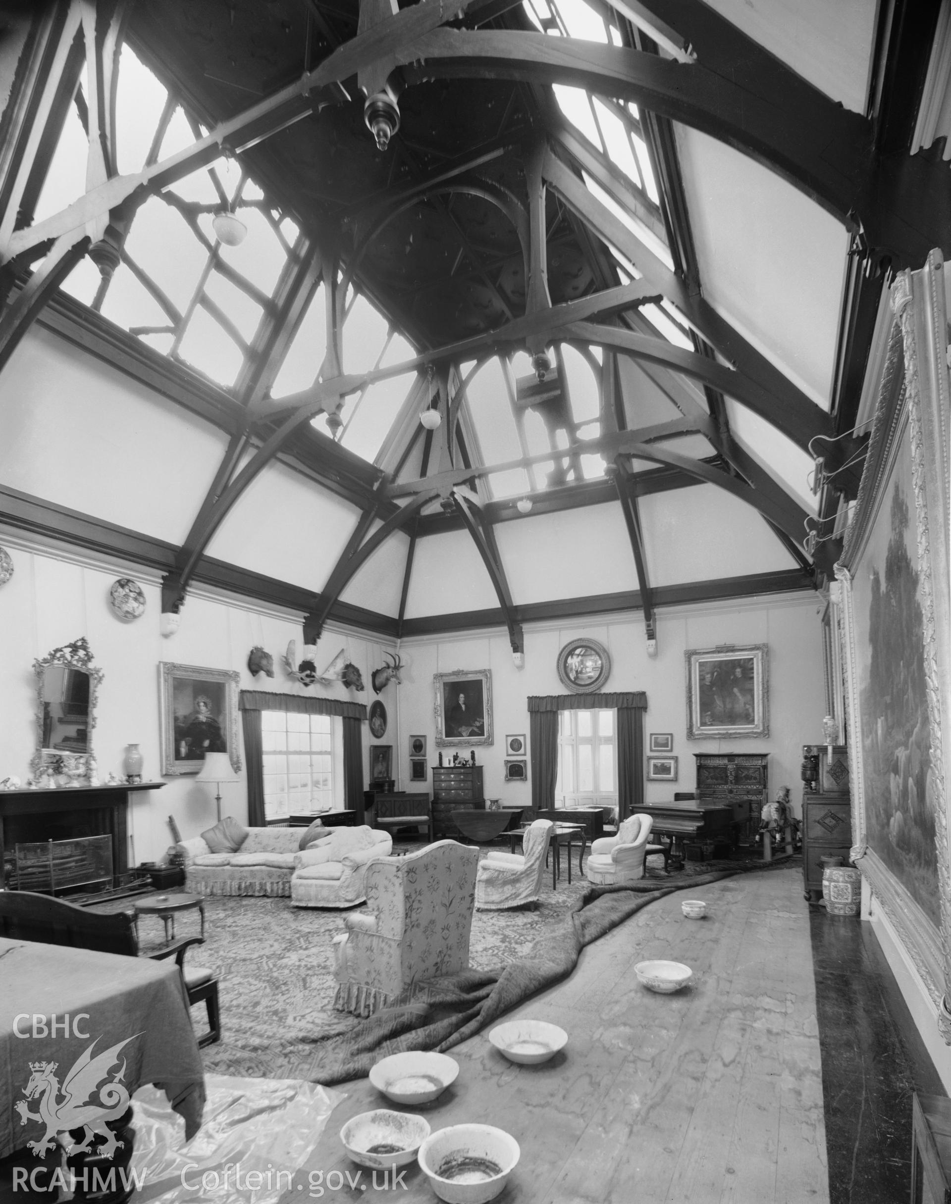 Interior view showing the ornate roof in the picture gallery.