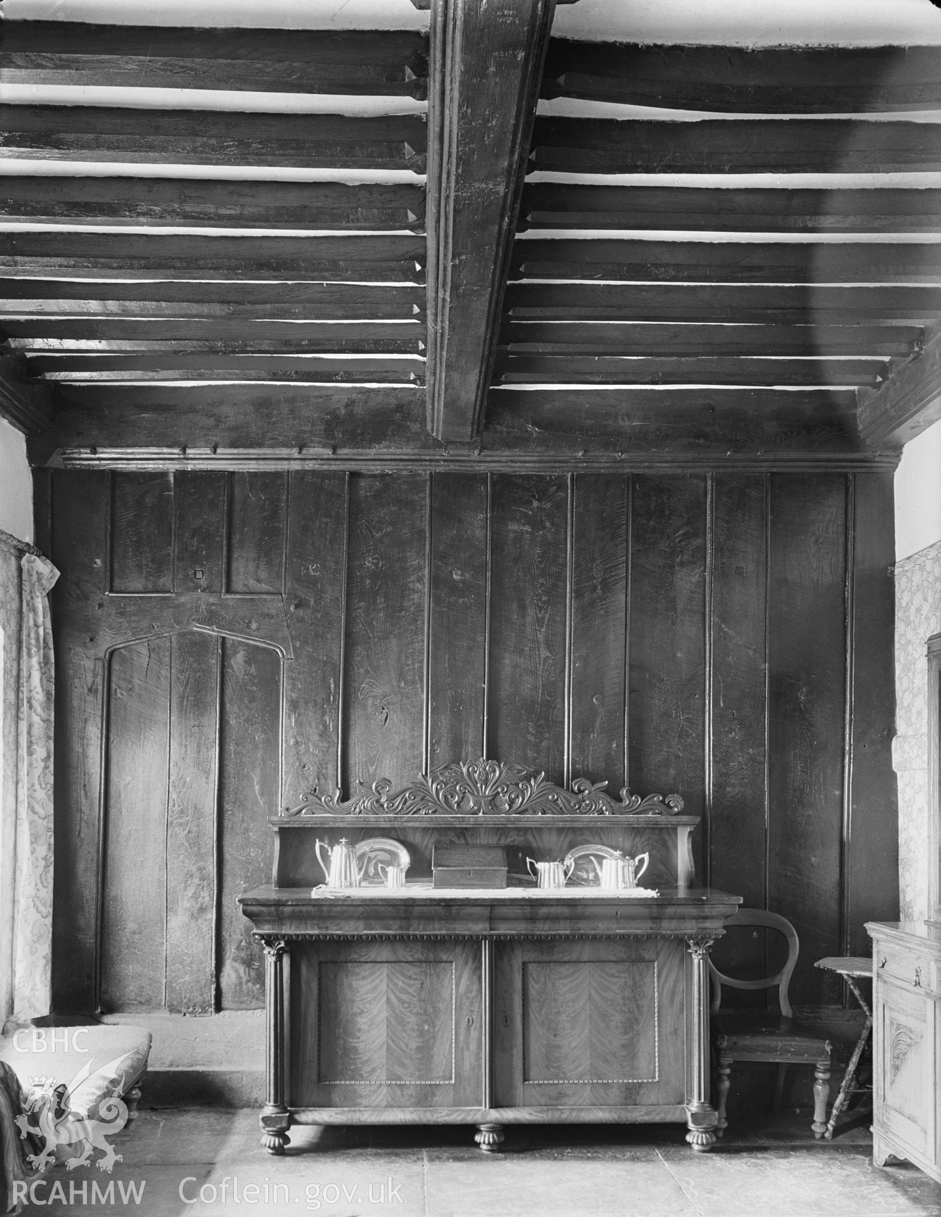 Interior view showing partition and moulded beams in the kitchen.