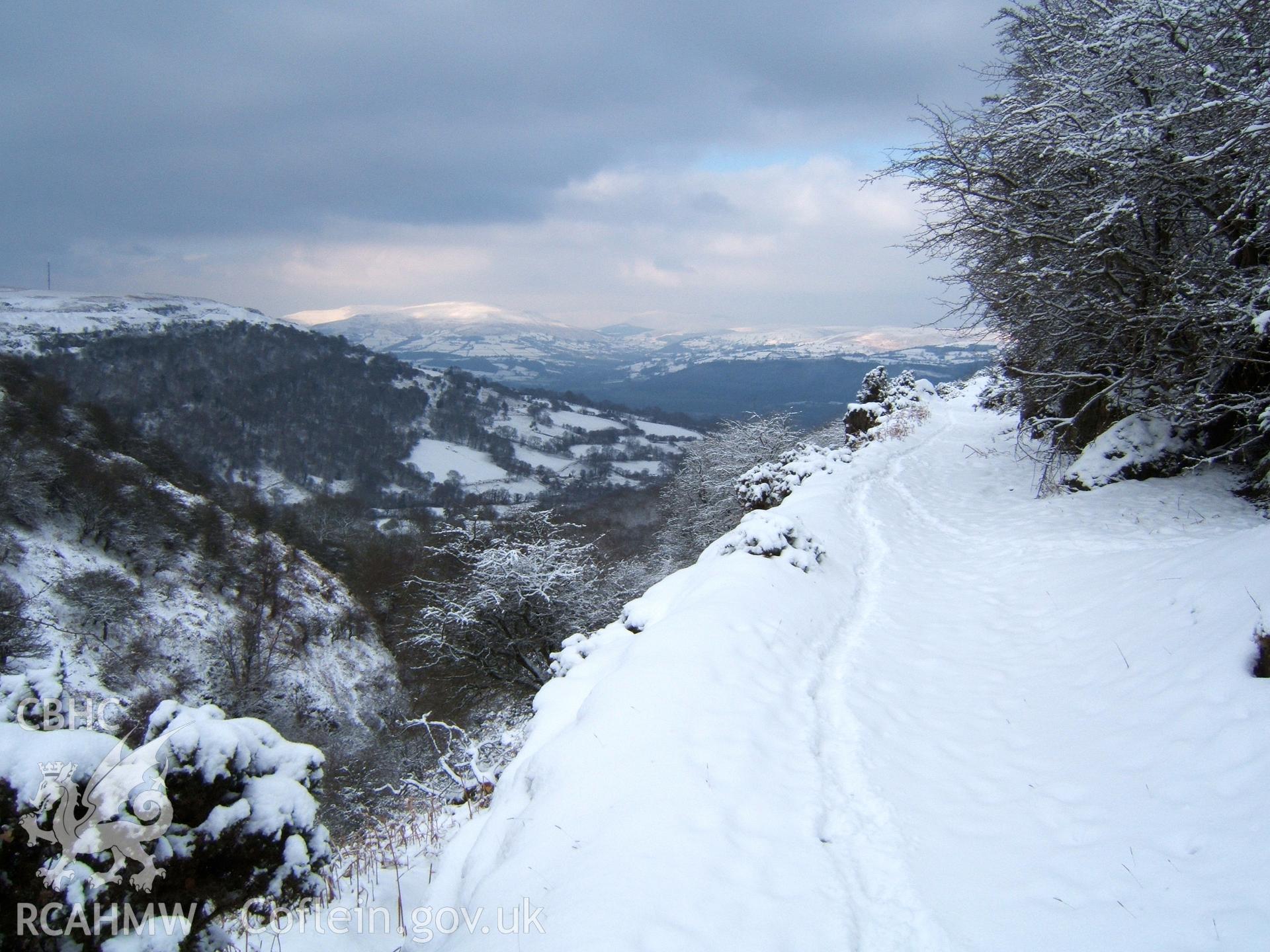 Tramroad mountain terrace 100m N of Cwm Llanwenarth looking N in snow.