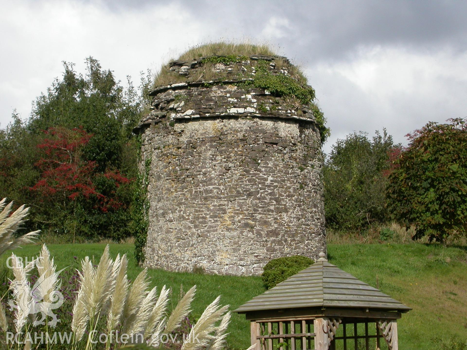 Colour digital photograph of Cross Farm, Dovecote, Rosemarket, Pembs., by Geoff Ward, 07/10/2004.