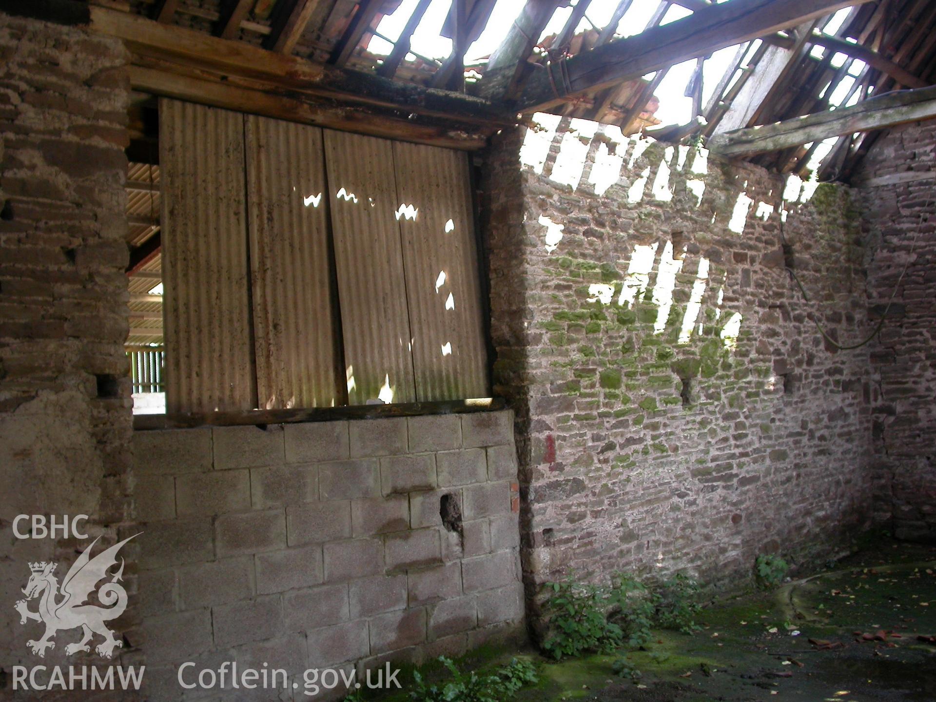 C19th barn, north doorway and late C20th, 4-bay iron girder/corrugated-roof building.