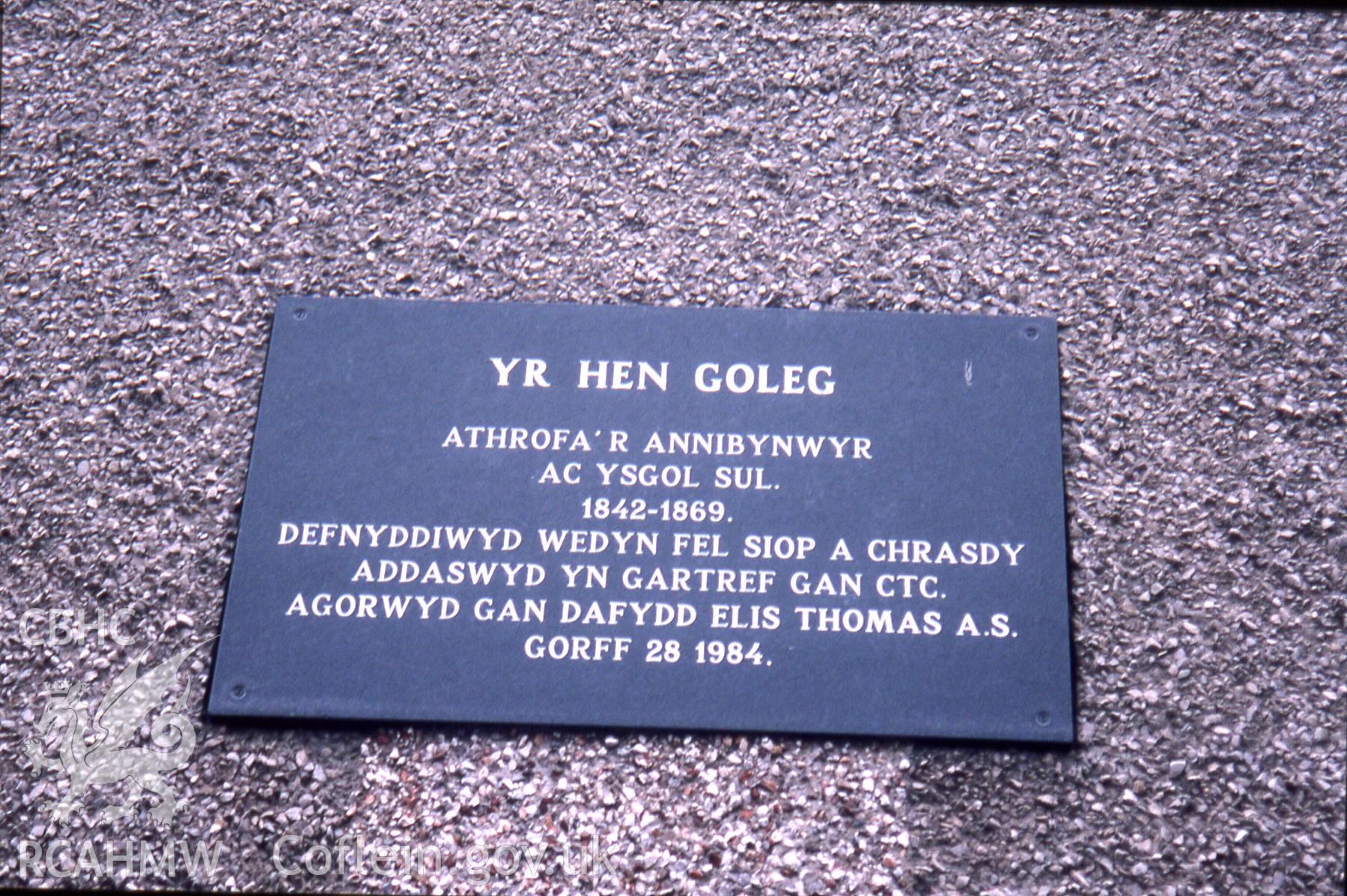 Plaque on Sunday School/College to NW of Heol-y-Domen