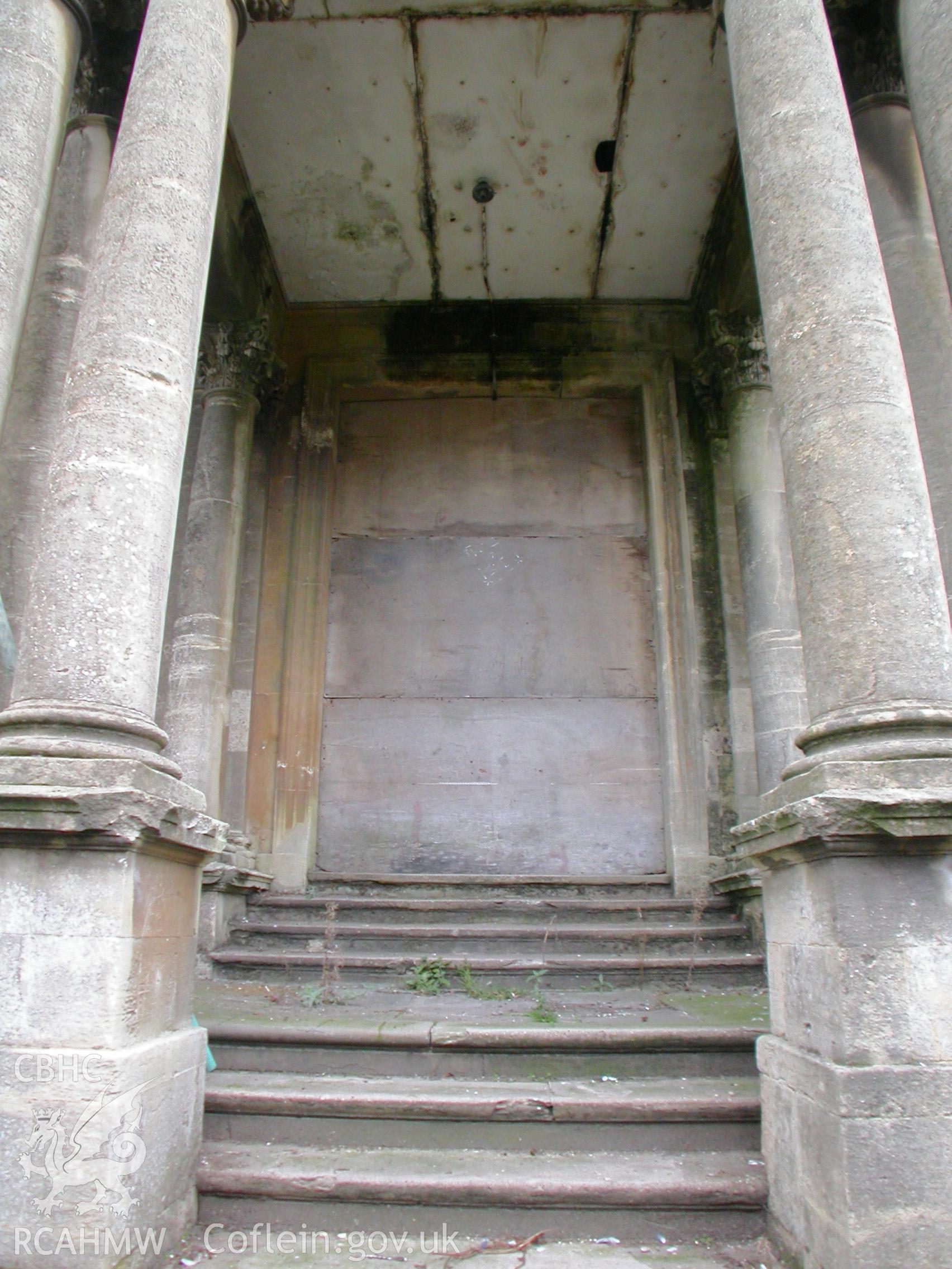 Steps from driveway terrace to main entrance.