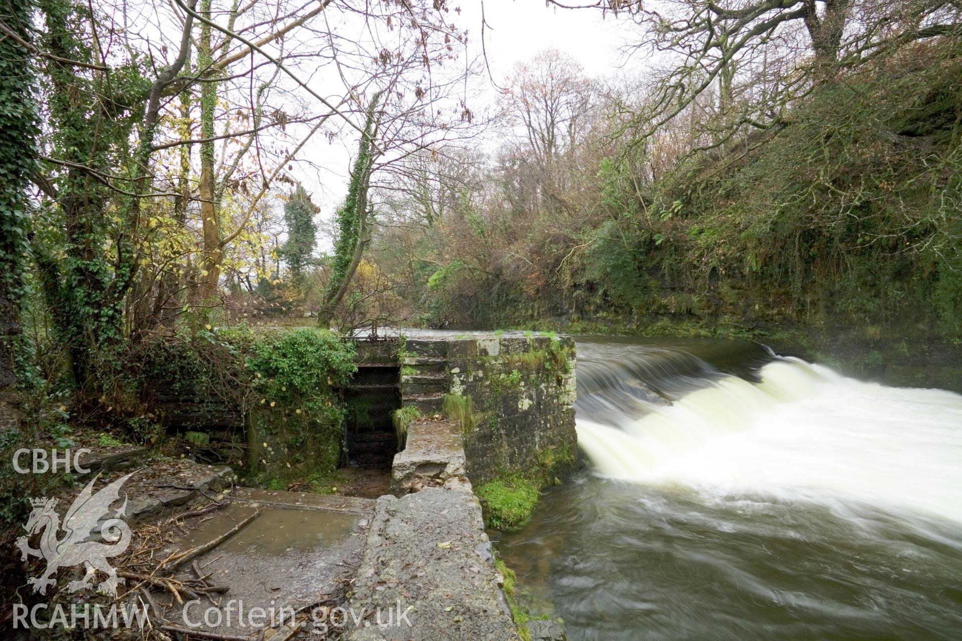 RCAHMW digital photographic survey of Abercraf feeder weir for Swansea Canal, by Iain Wright, 20/11/2006.