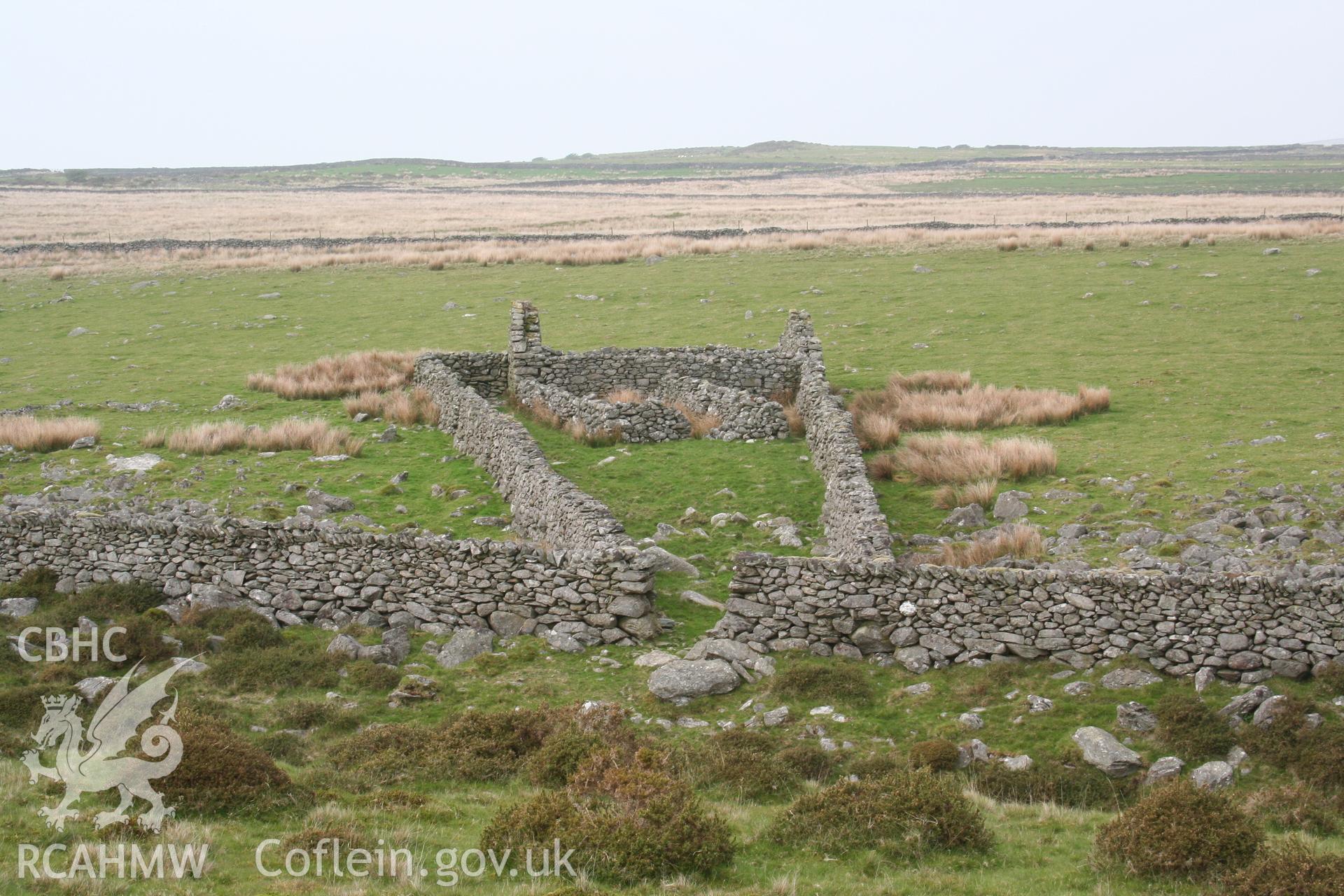 Colour digital photograph of Ceunant Egryn enclosure complex, by Louise Barker, 09/05/2006.