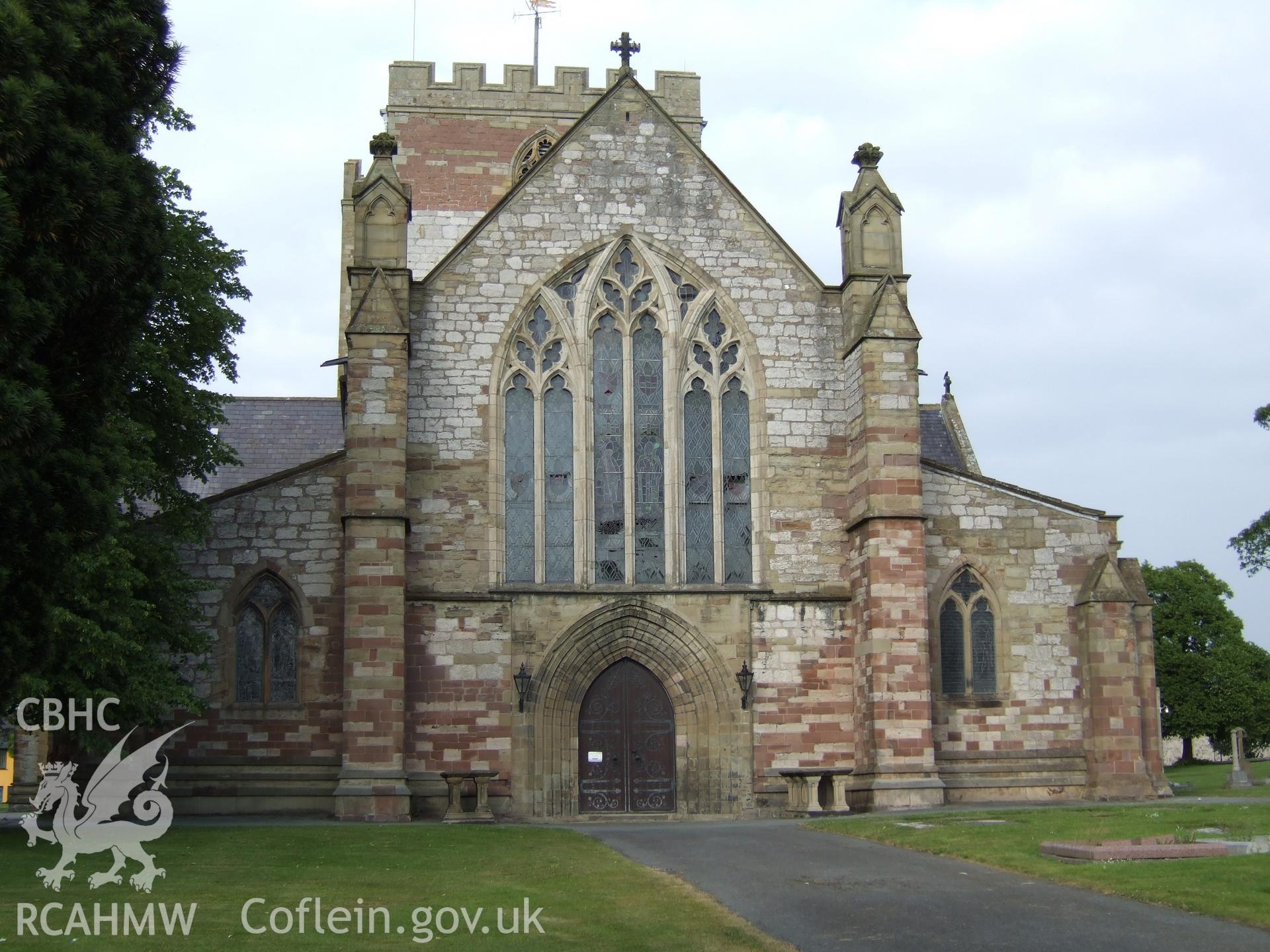 South-west end to the nave from the south-west.