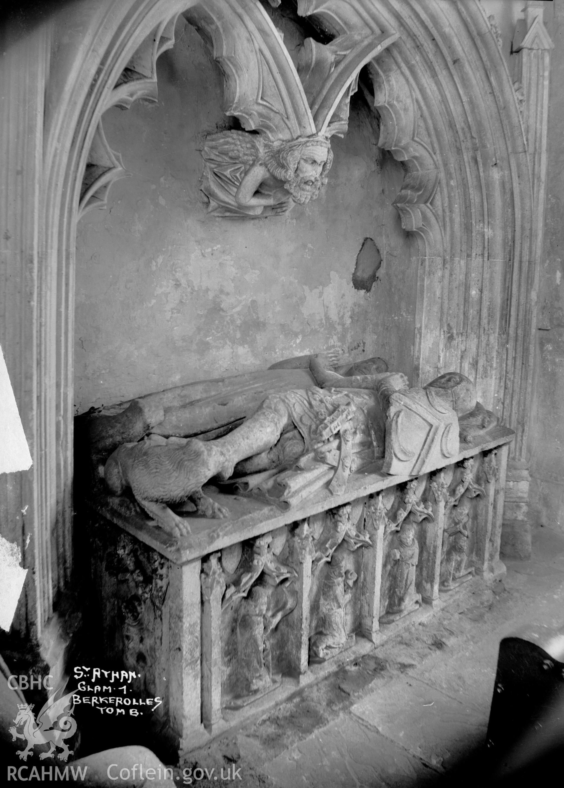 Interior view, showing Berkerolles Tomb