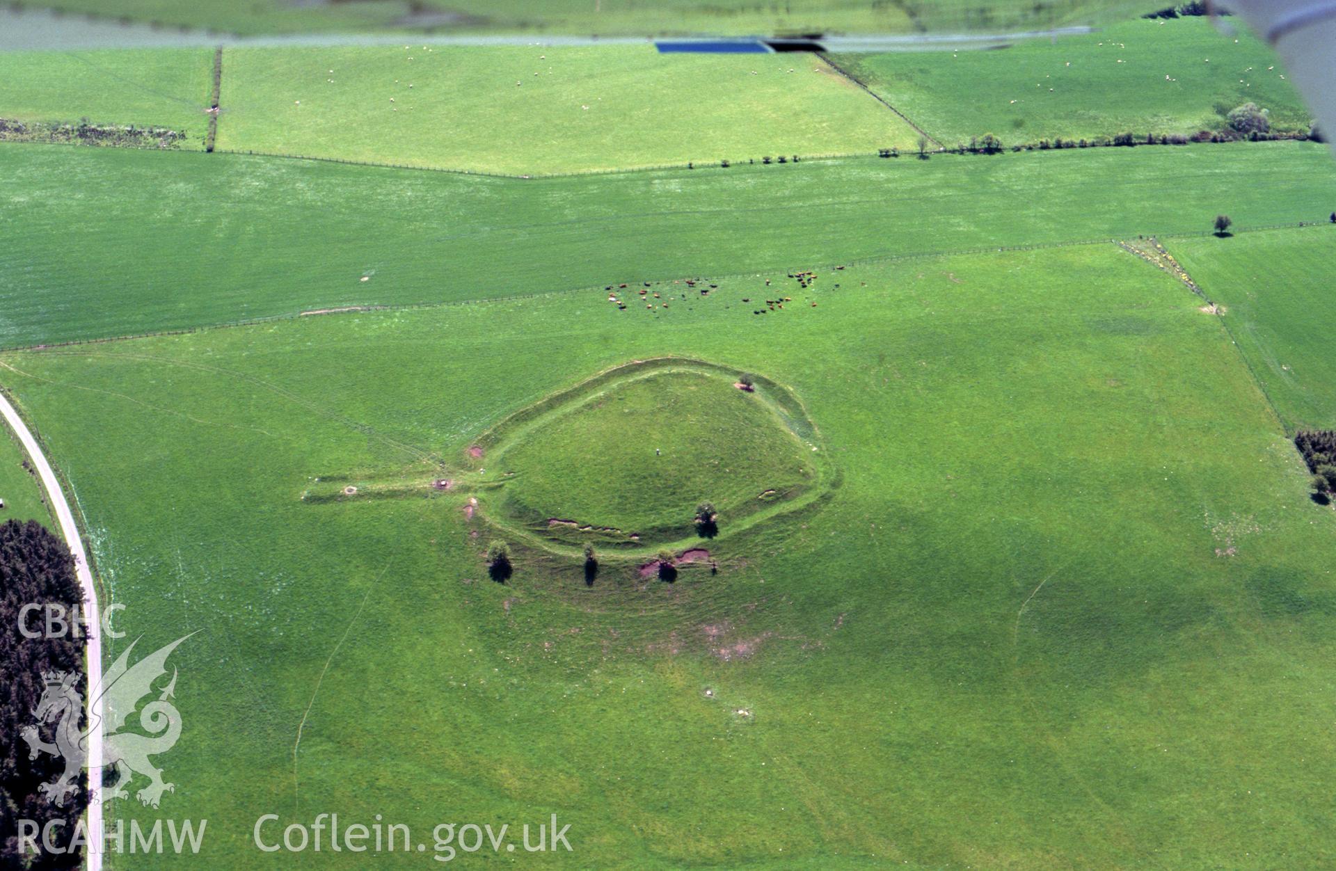 RCAHMW colour oblique aerial photograph of Twyn y Gaer, hillfort. Taken by Toby Driver on 16/05/2002