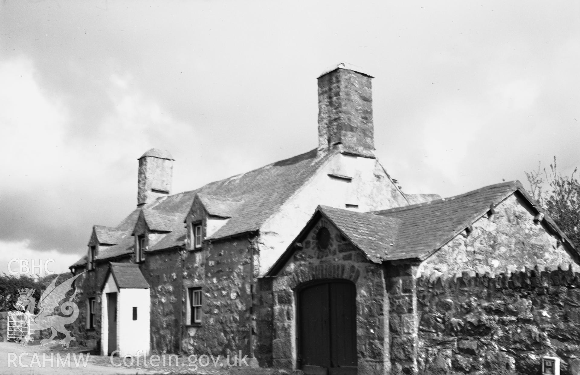 Exterior view of the former 'Royal Oak', Llangybi taken 06.05.1954.