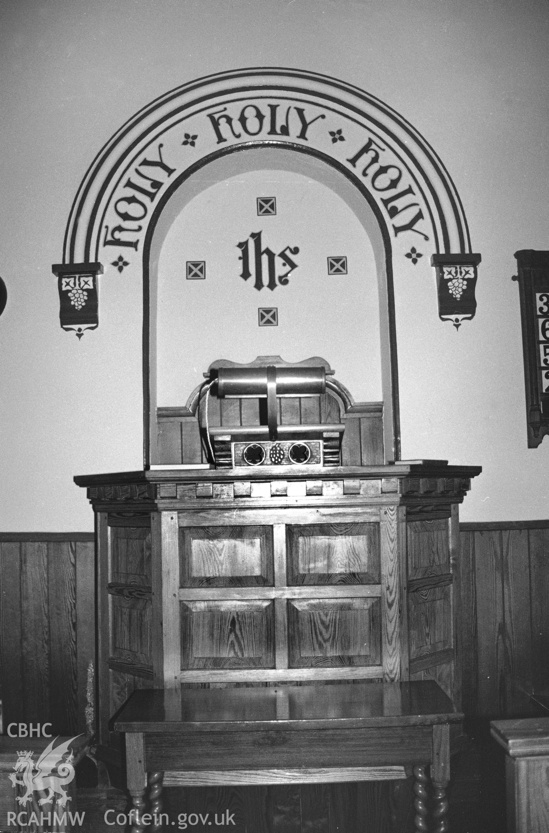 Pulpit, sedd fawr. NA/BR/95/023.