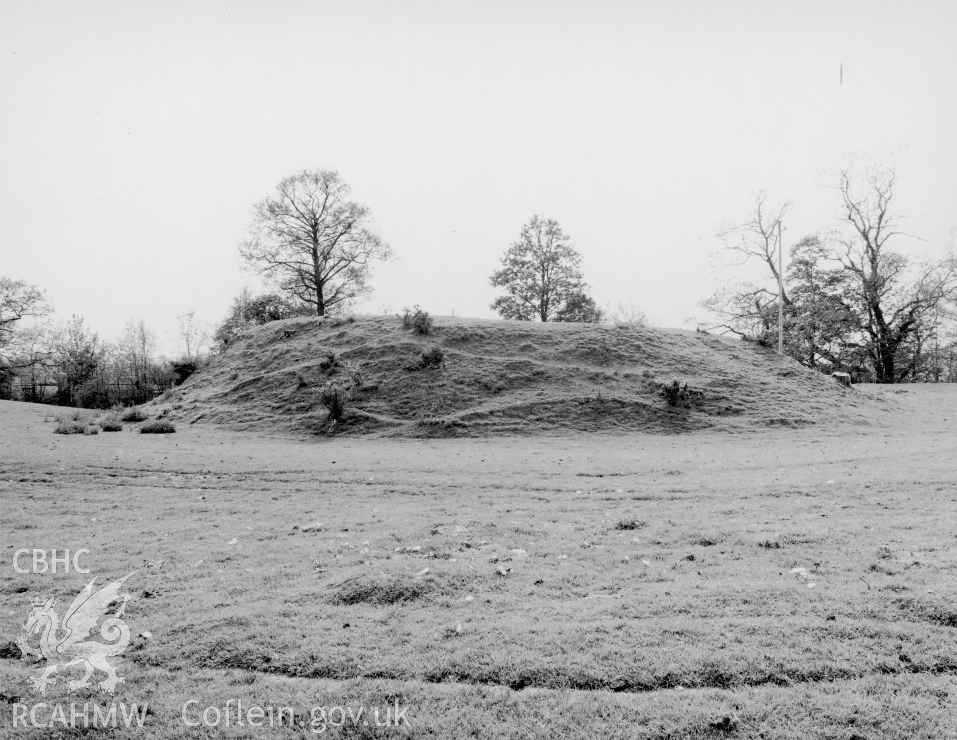 Black and white photograph of Felin Isaf (MO 2).