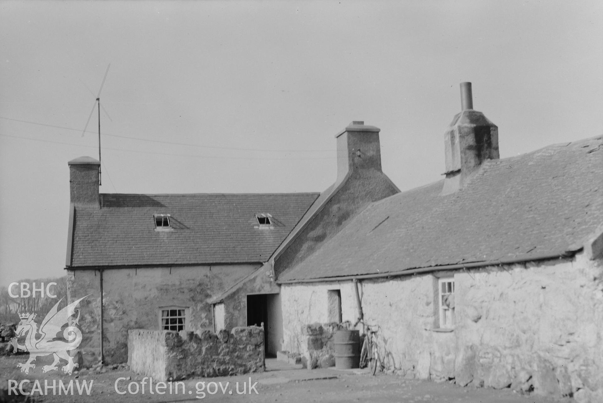 Exterior view of Collfryn, Llandwrog taken 10.04.1956.