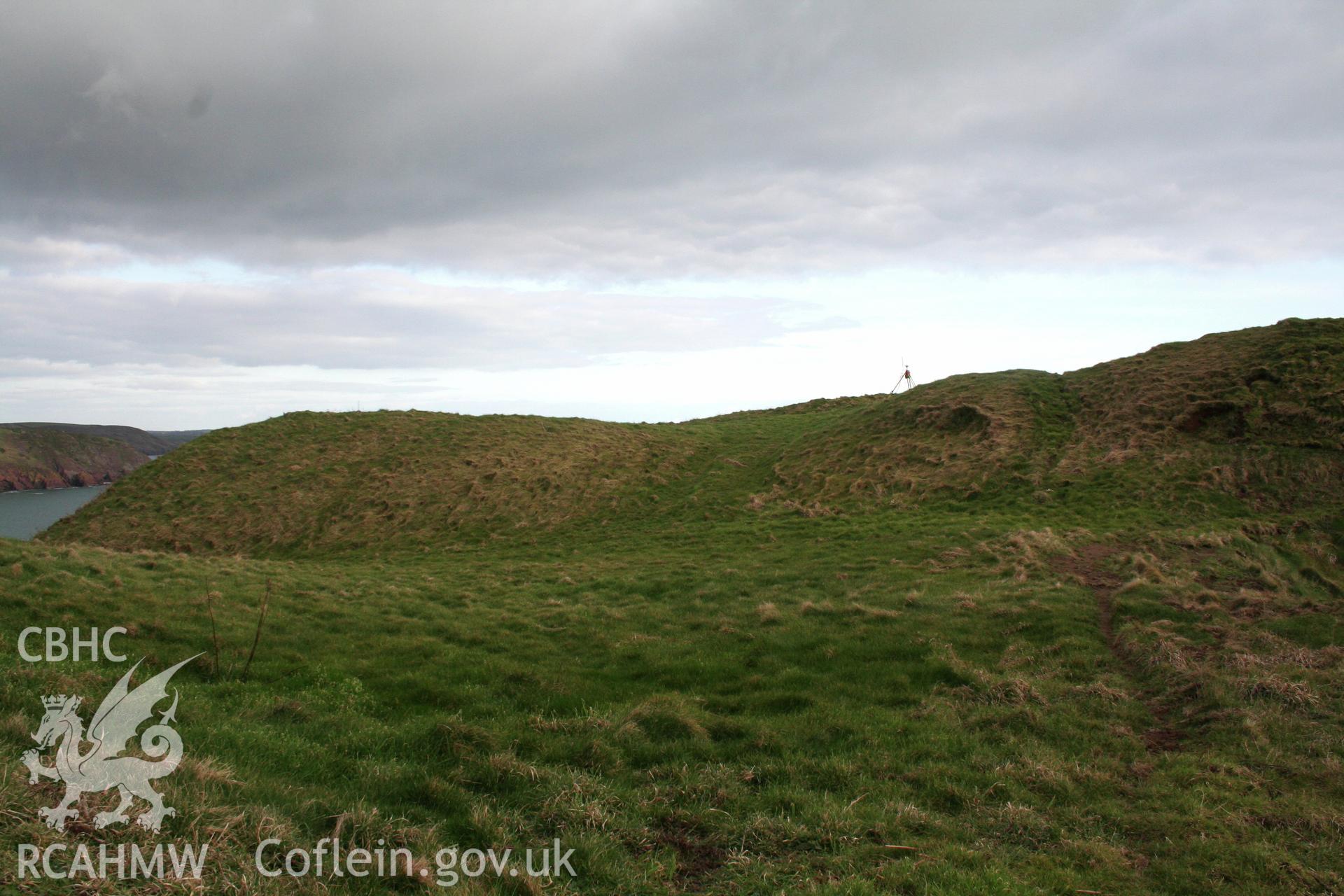 Looking east across the annexe to the ramped entrance into the forts interior (centre photo).