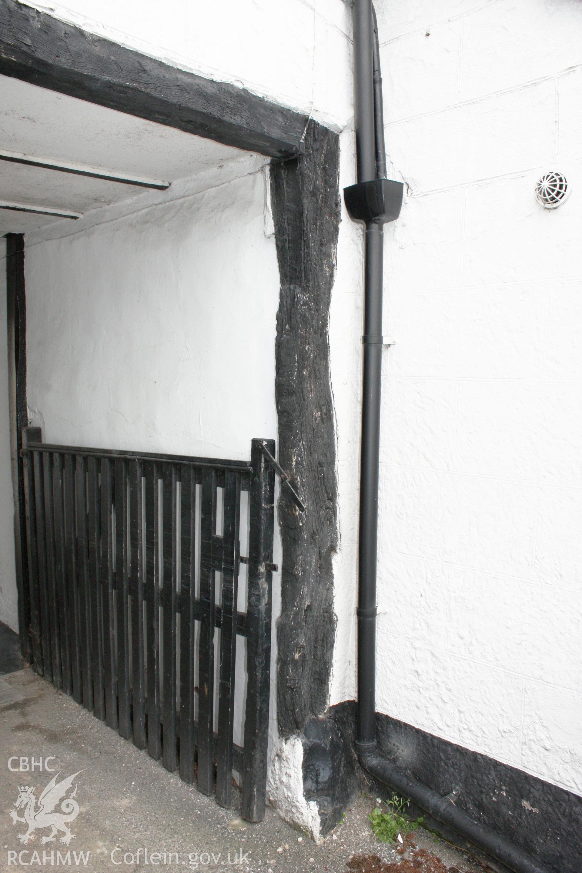 Carriage-way/cross-passage entrance from south.