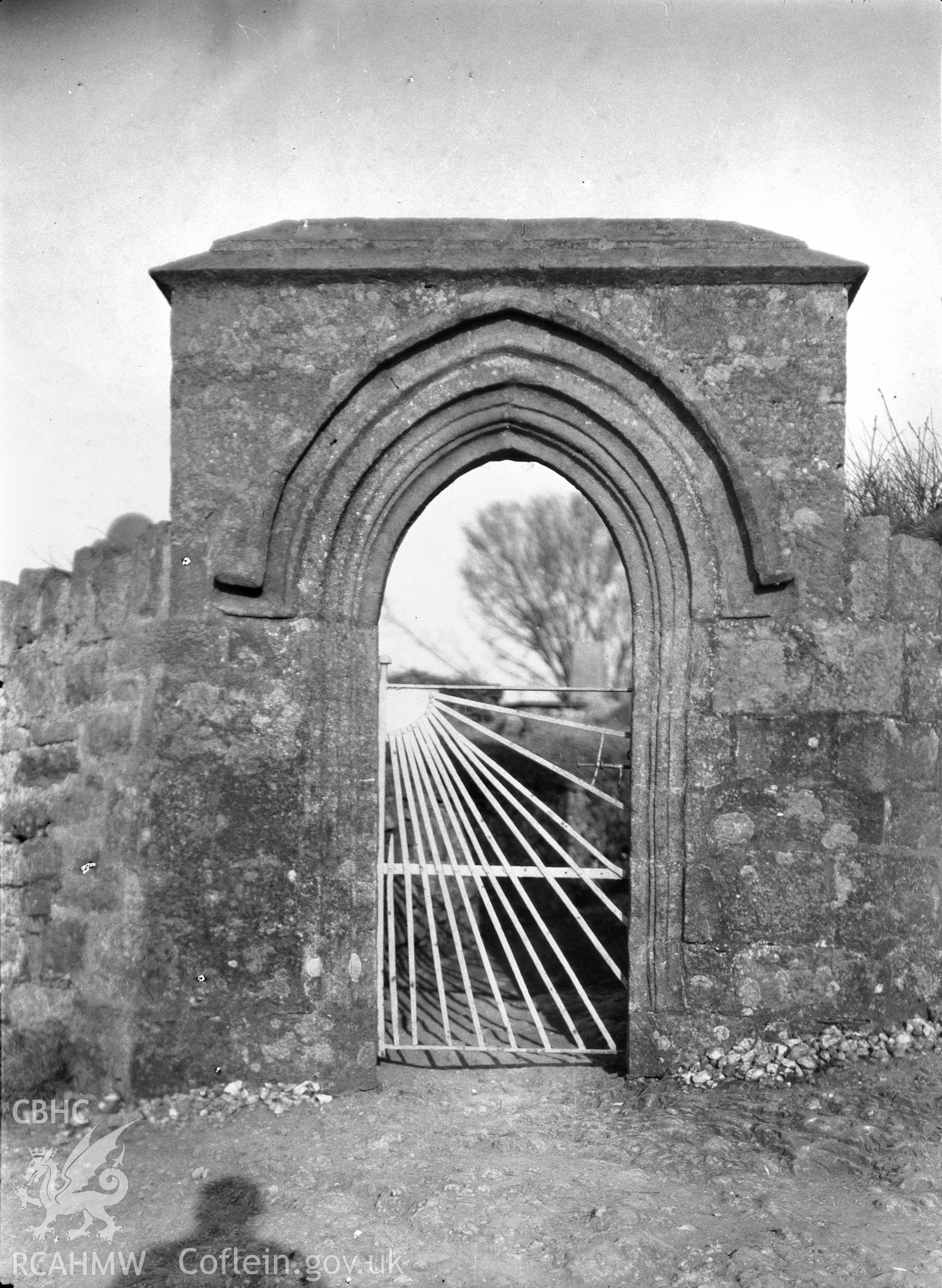 Late C15 gateway