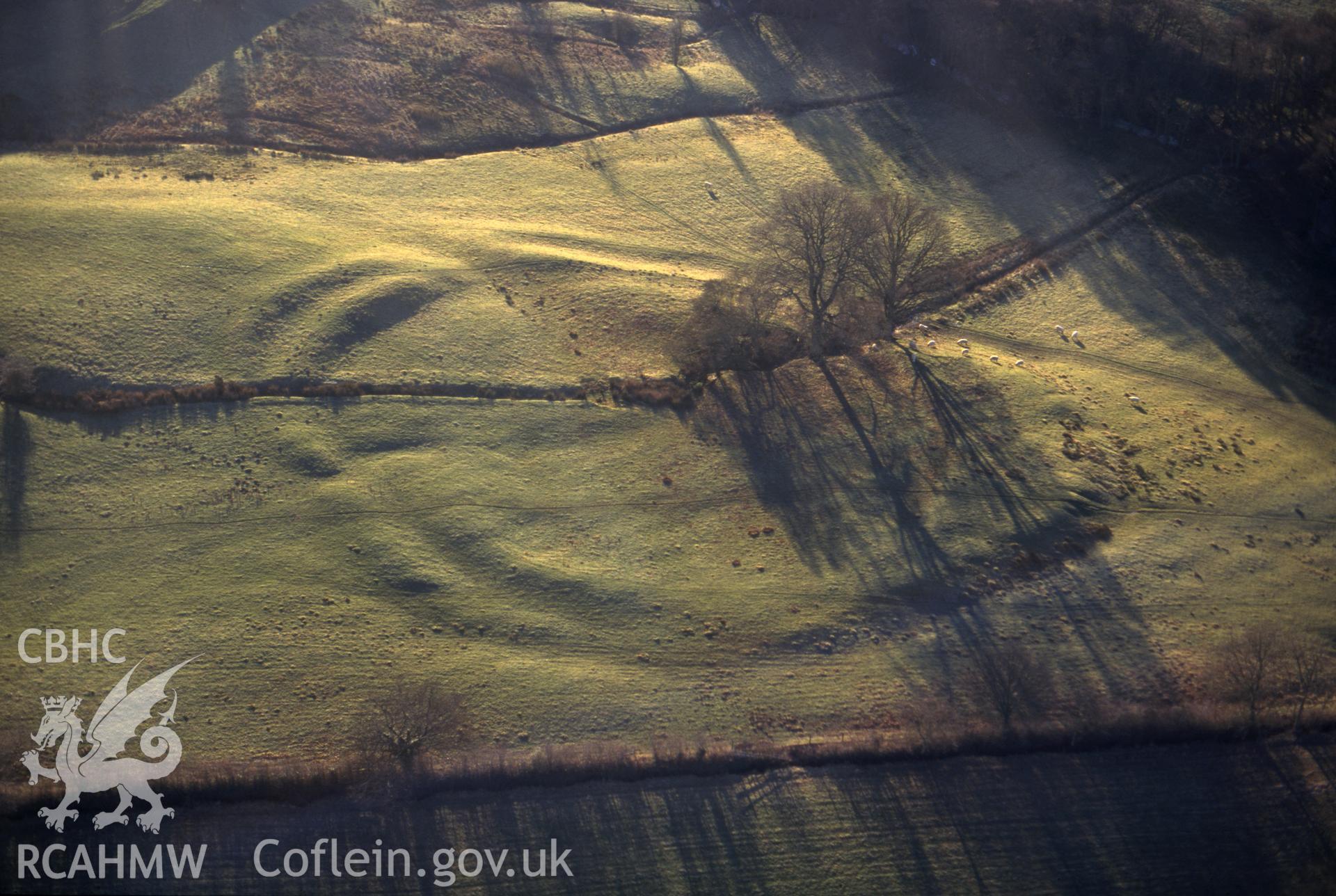 RCAHMW colour slide oblique aerial photograph of Ty Mawr Enclosure, Castle Caereinion, taken on 20/12/1998 by CR Musson