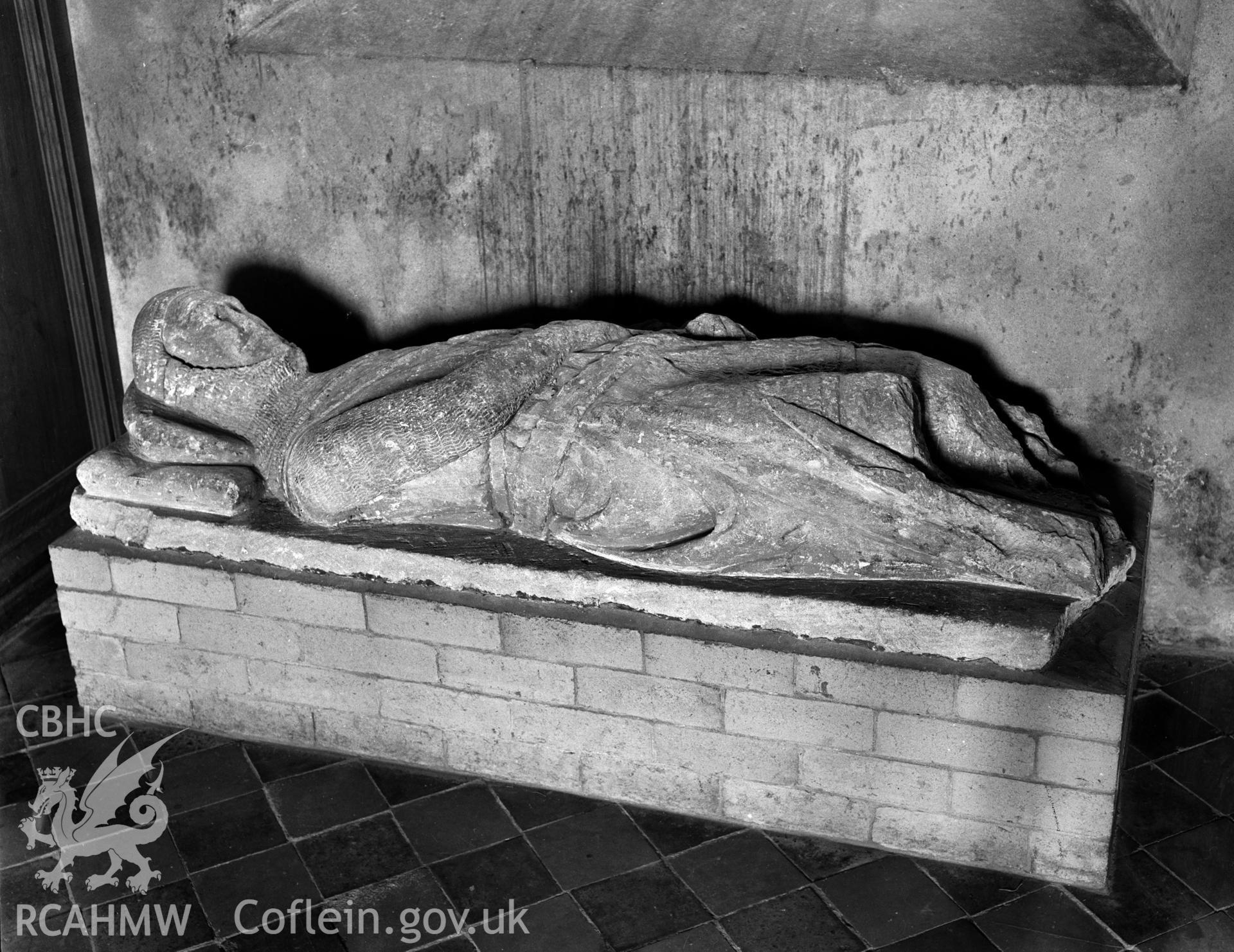 Effigy in the nave.