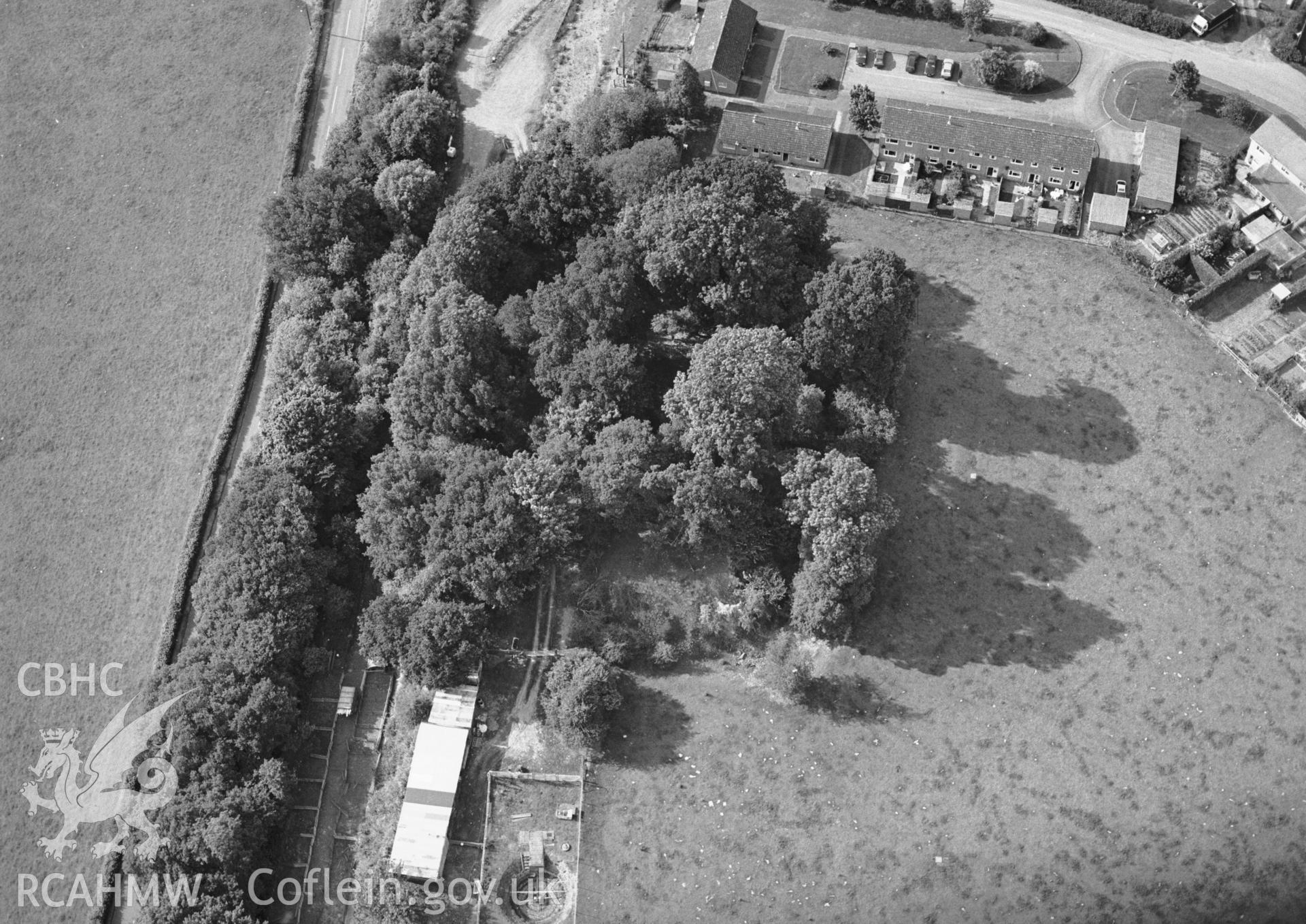 RCAHMW Black and white oblique aerial photograph of Aberedw Castle, taken on 19/06/1998 by Toby Driver