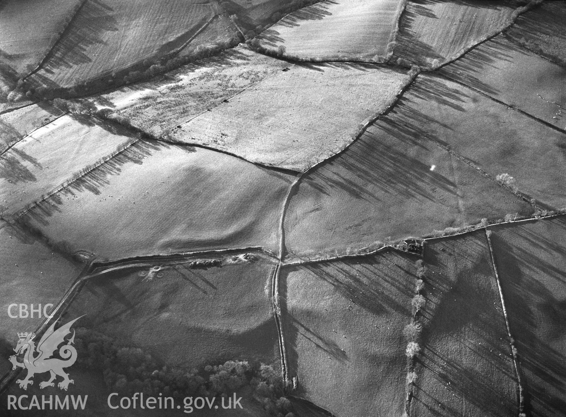 RCAHMW Black and white oblique aerial photograph of Nantmel Marching Camp, taken on 20/12/1998 by CR Musson