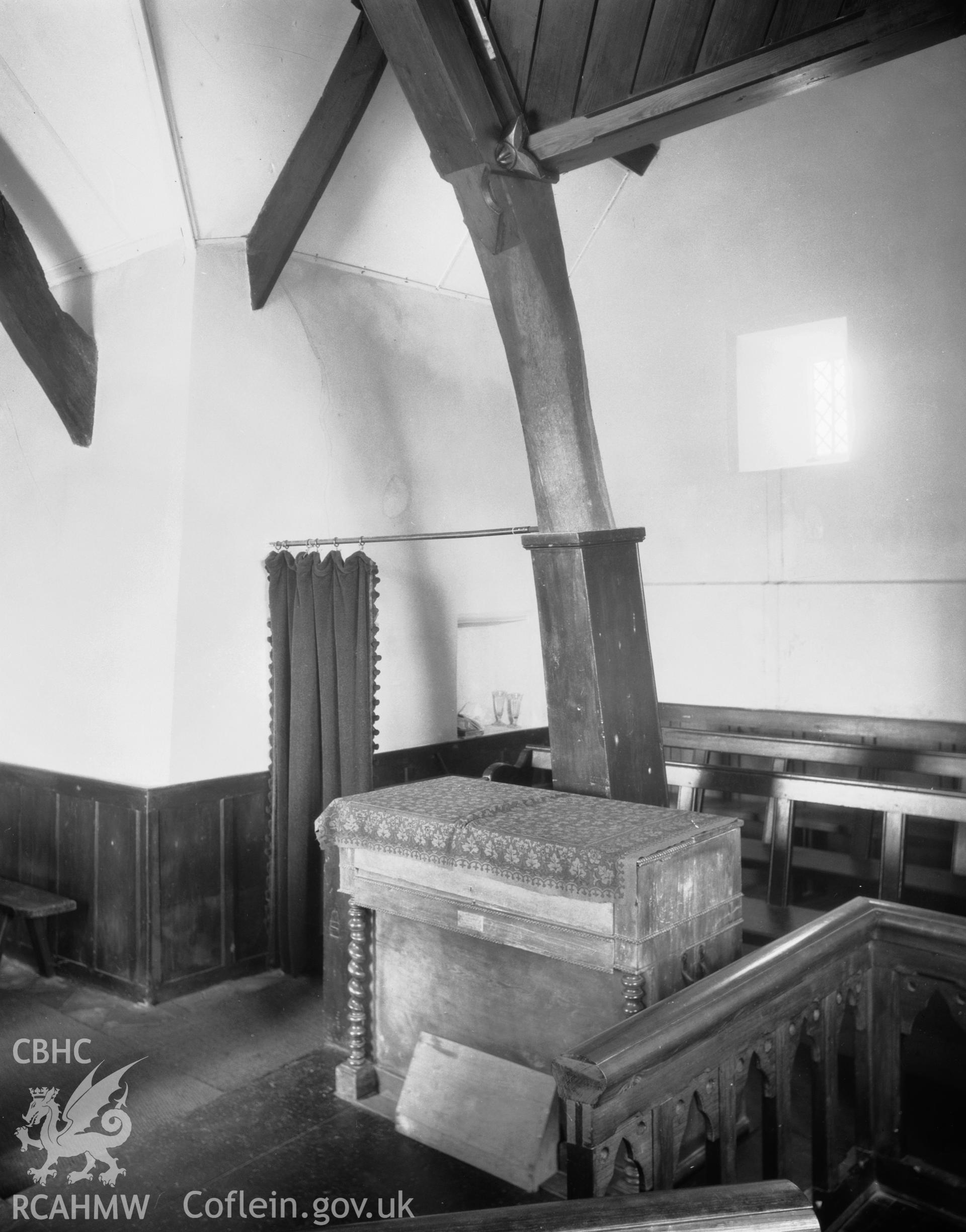 The cruck roof in the chancel.