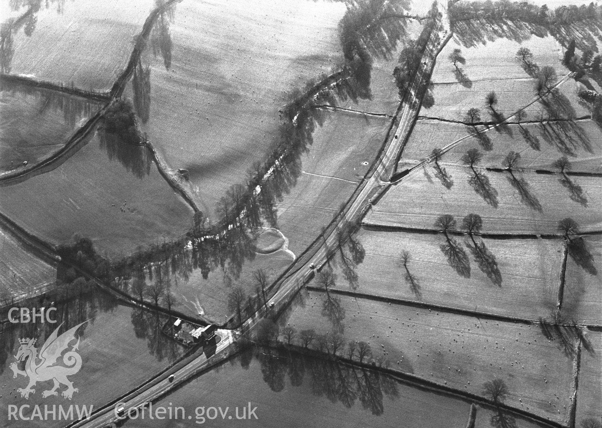 RCAHMW Black and white oblique aerial photograph of Pont Estyll Ringwork, Glyn Tarell, taken on 22/01/1999 by Toby Driver