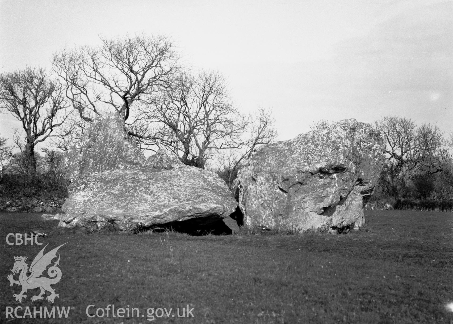 General view of cromlech.