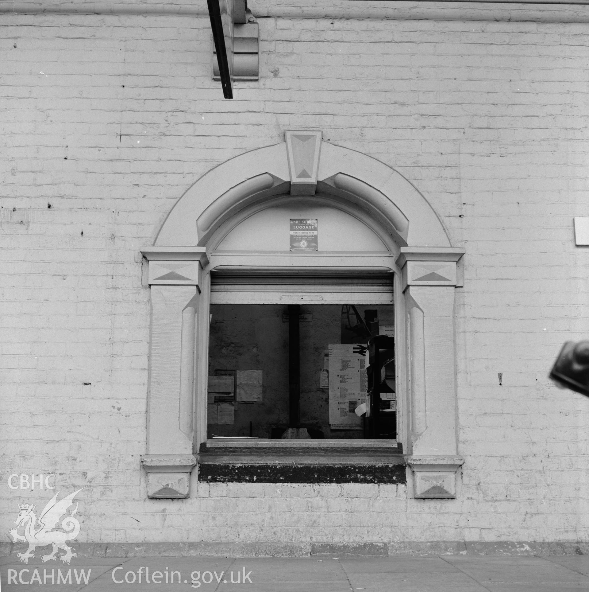 Victorian detailing on platform