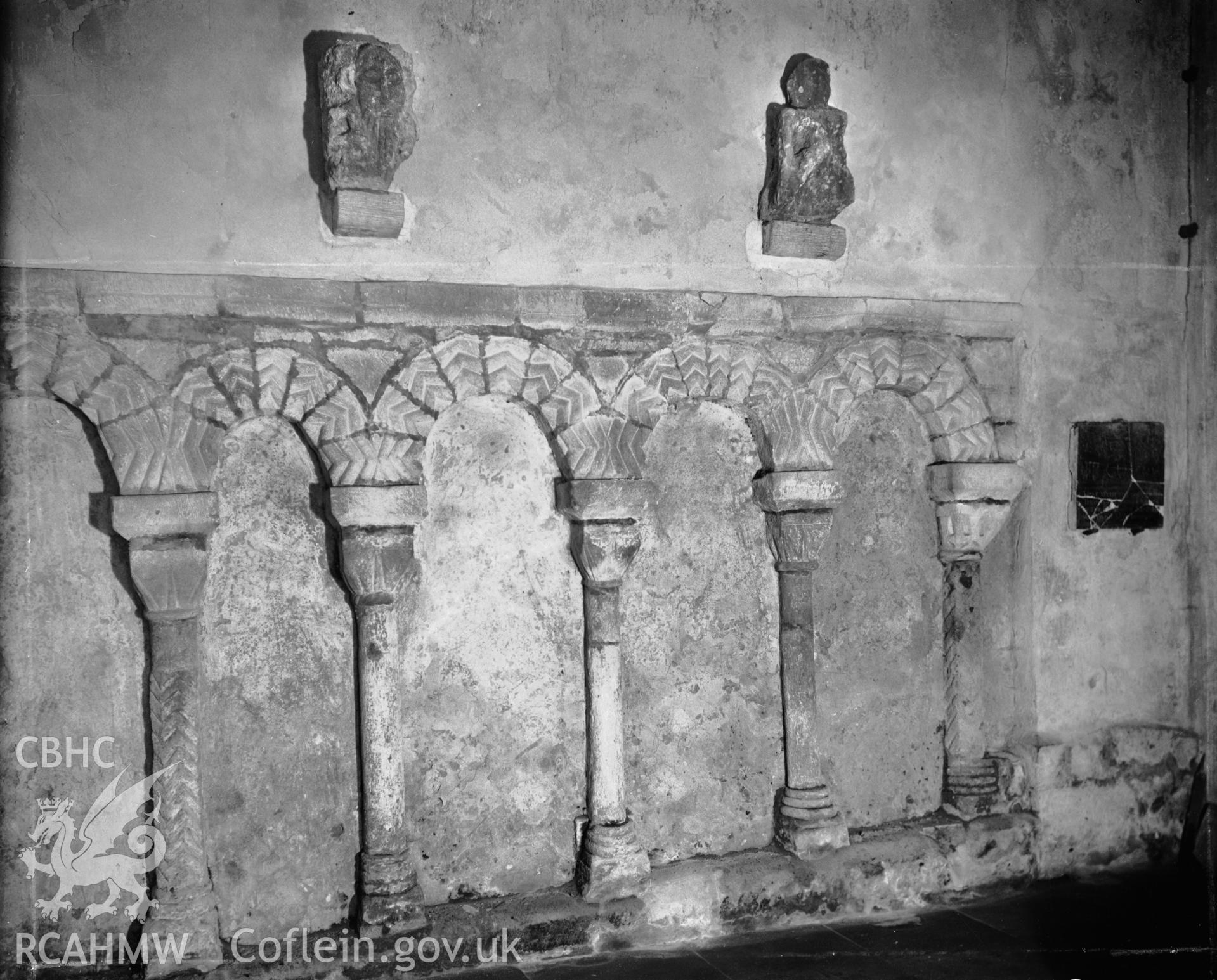 Wall arcading in S transept