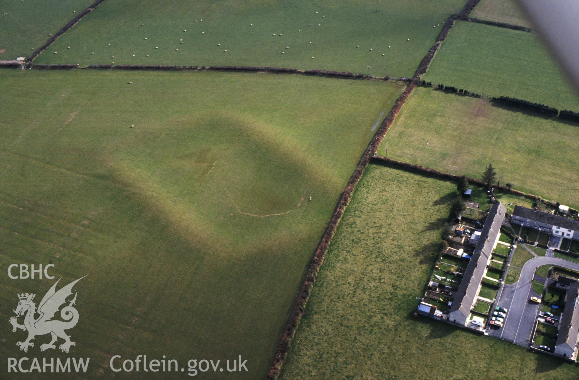 RCAHMW colour slide oblique aerial photograph of Y Gaer, Clynderwen, taken by C.R. Musson, 02/03/94