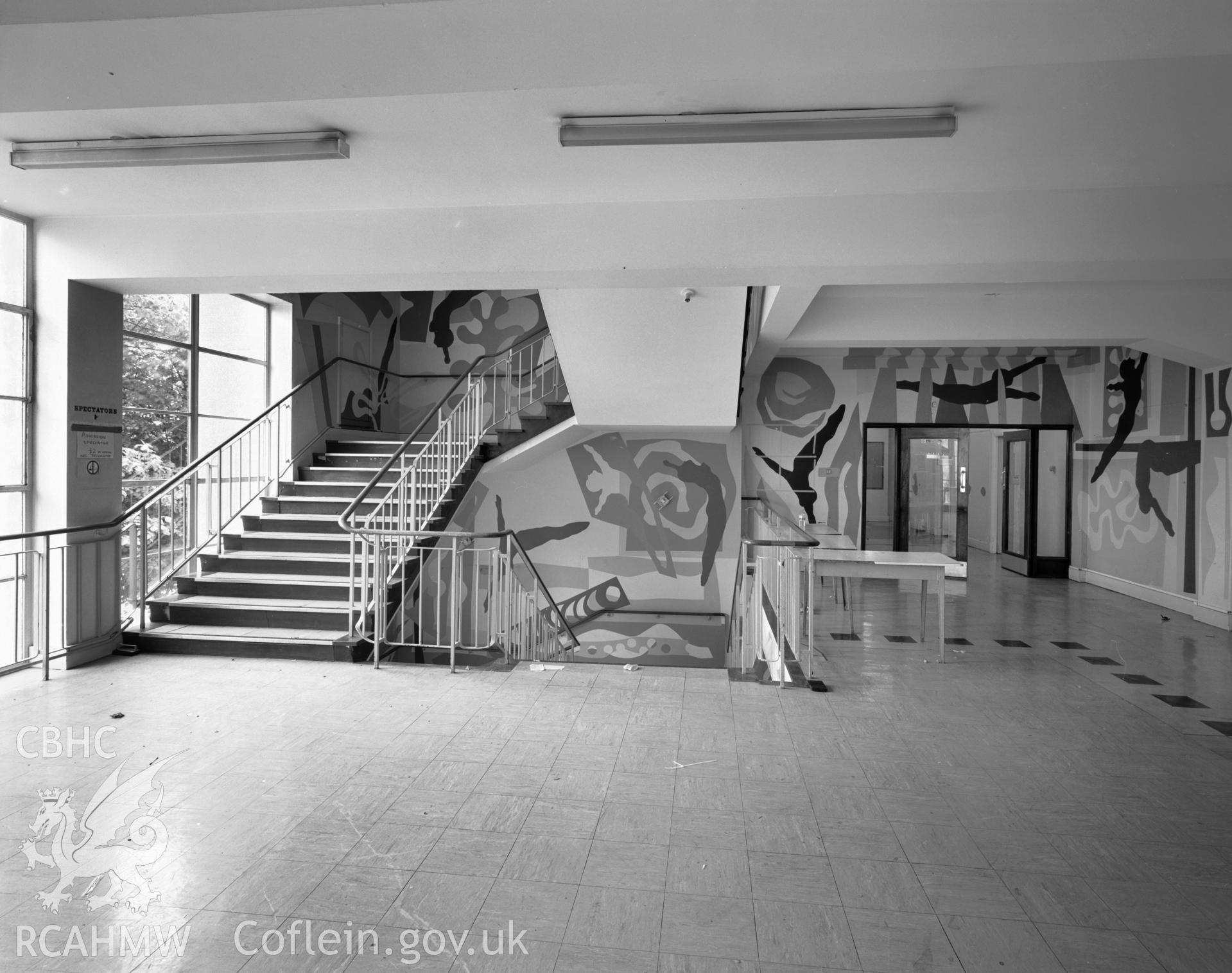 Entrance hall, stairs  NA/GL/99/023