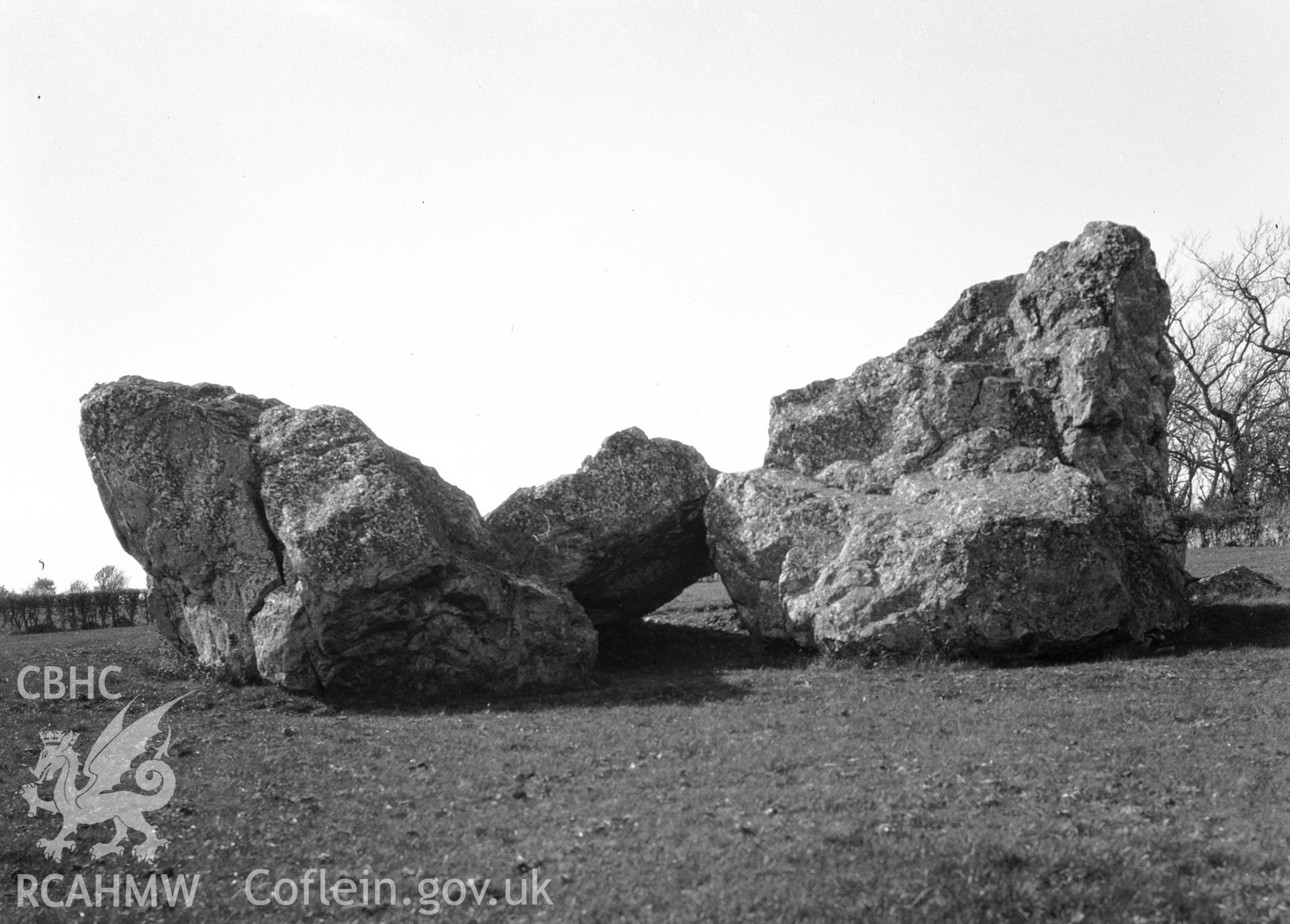 General view of cromlech.