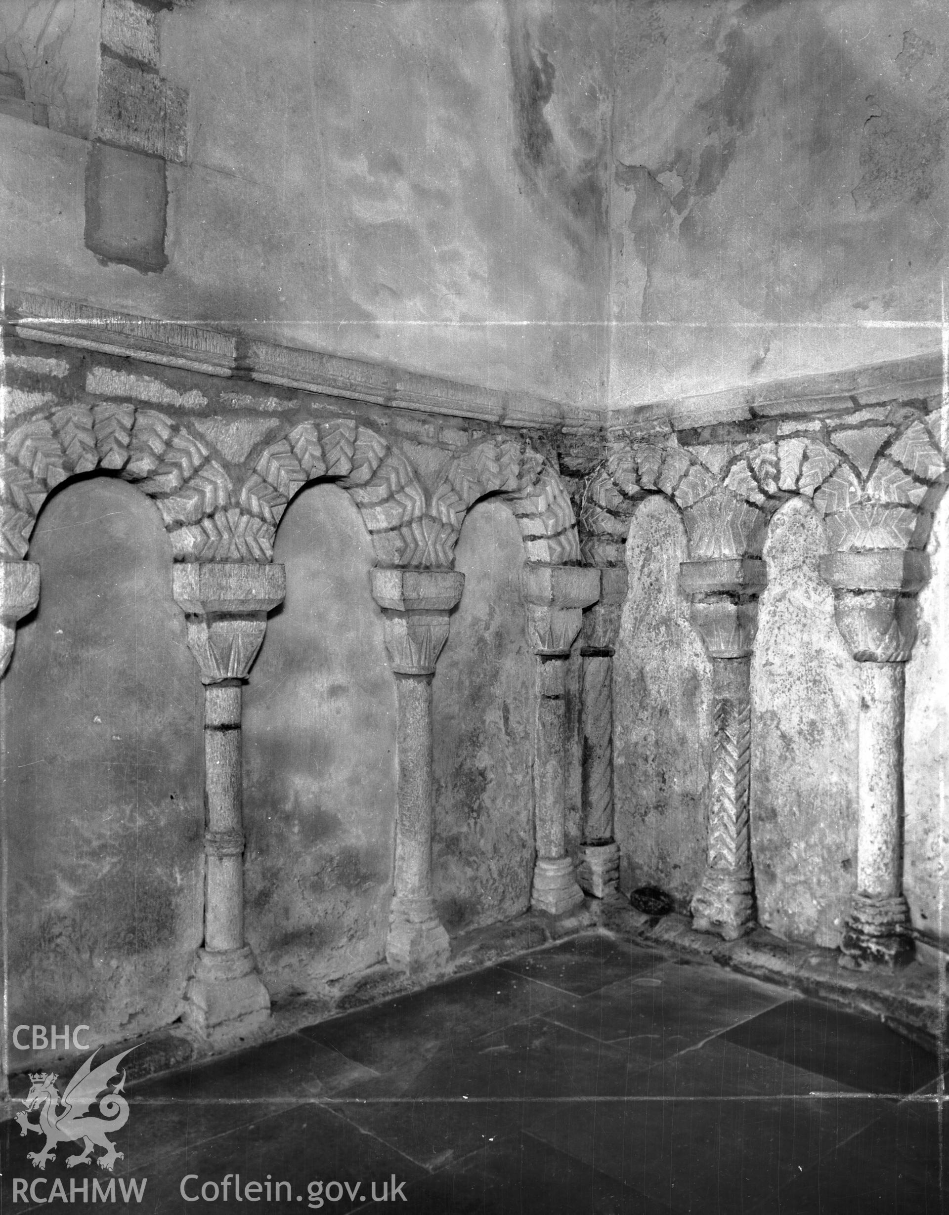 Wall arcading in S transept