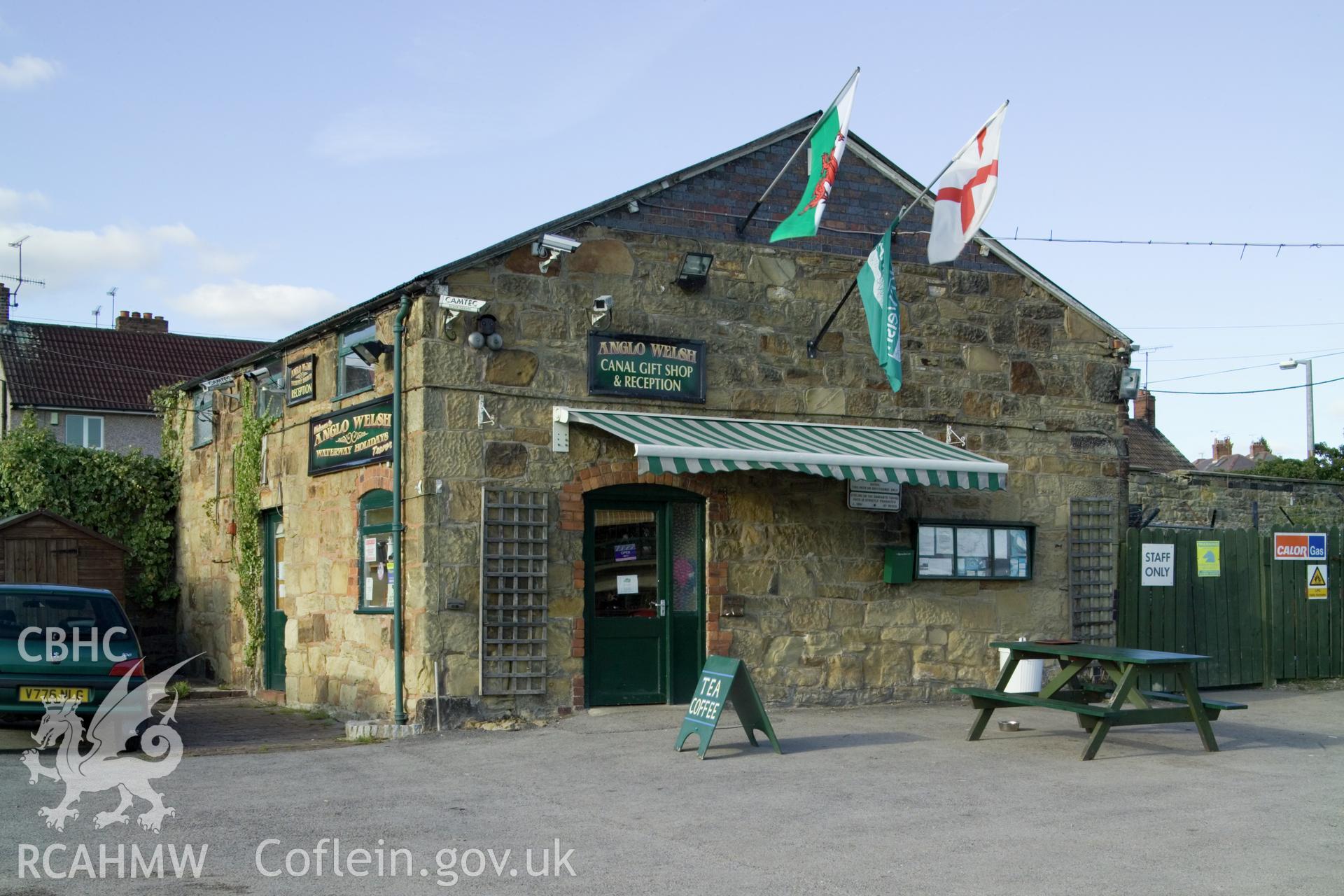 RCAHMW digital photographic survey of Canal Building, Trefor Wharf, Llangollen Canal, by Iain Wright, 31/10/2006.