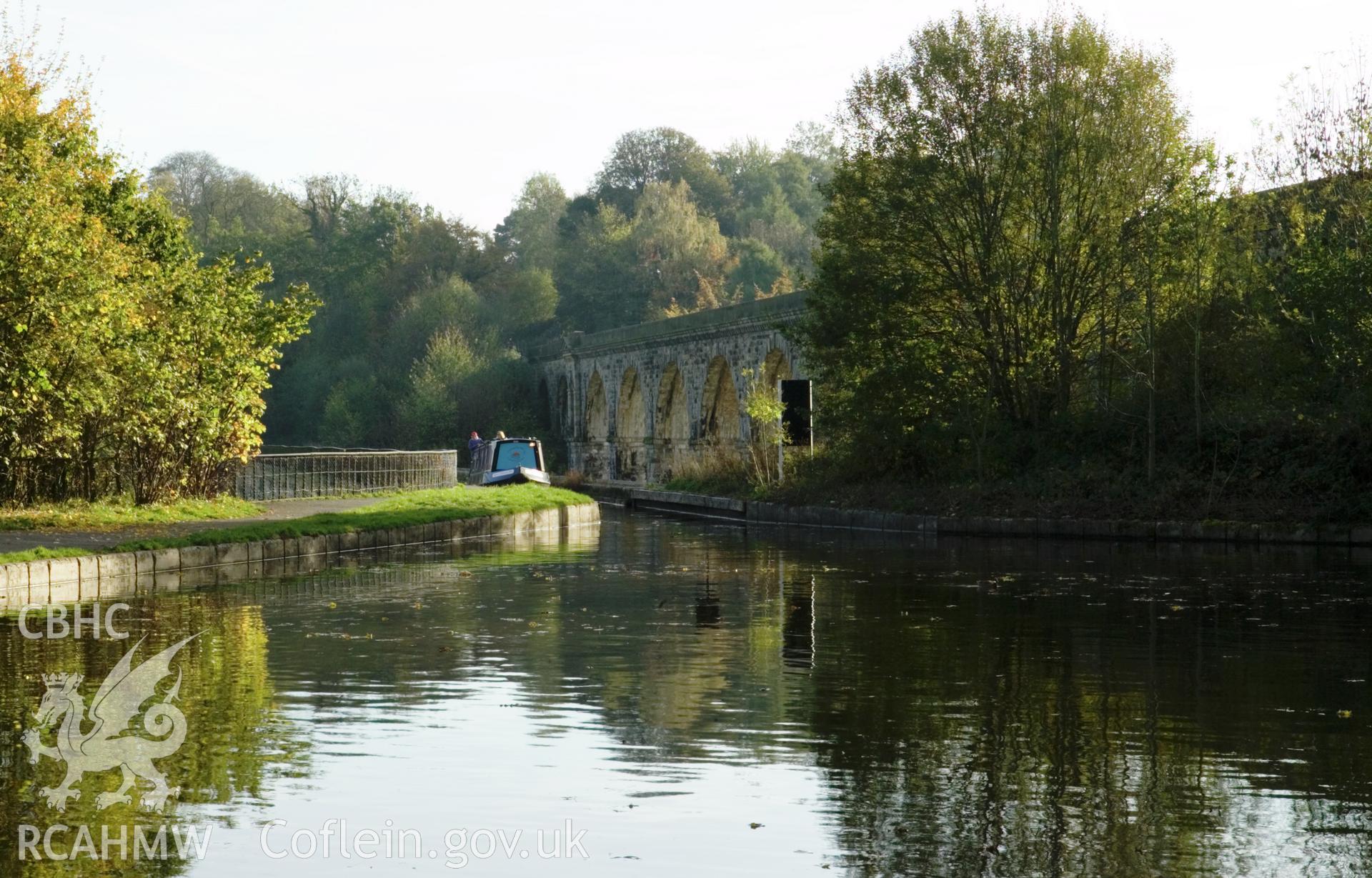 Boat approaching basin from aqueduct.